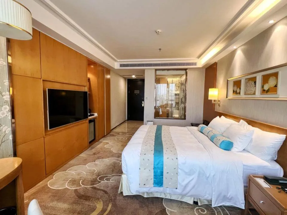 Bed in Menshine Gloria Plaza Hotel