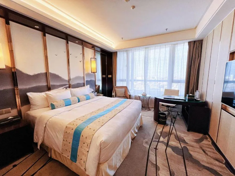 Bed in Menshine Gloria Plaza Hotel