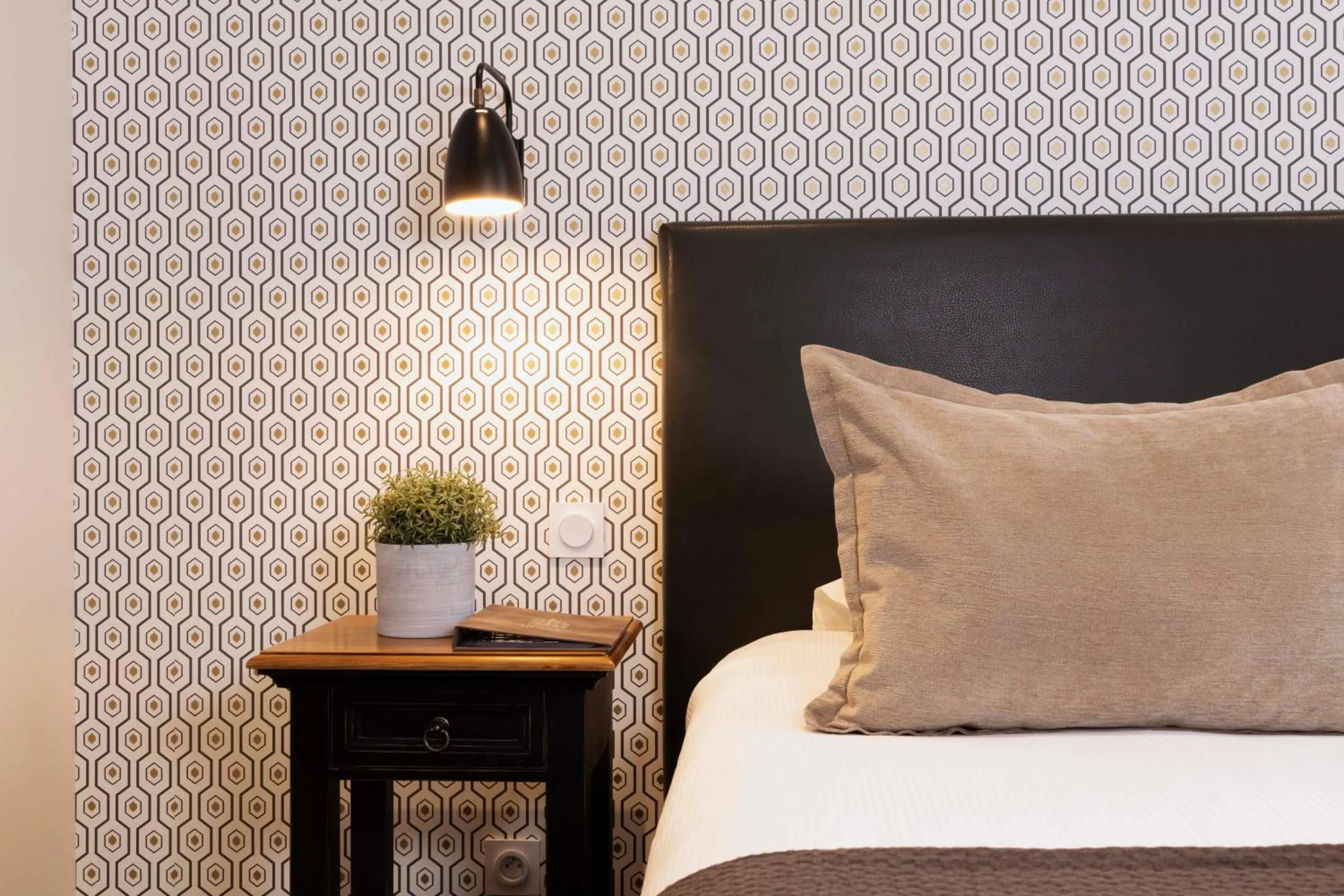 Bed in Hôtel Le Fer à Cheval