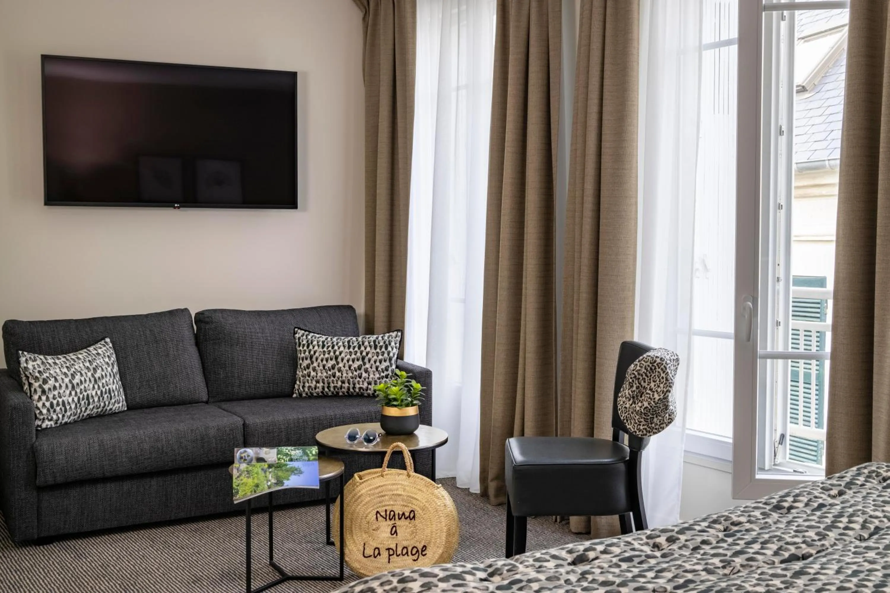 Bed in Hôtel Le Fer à Cheval