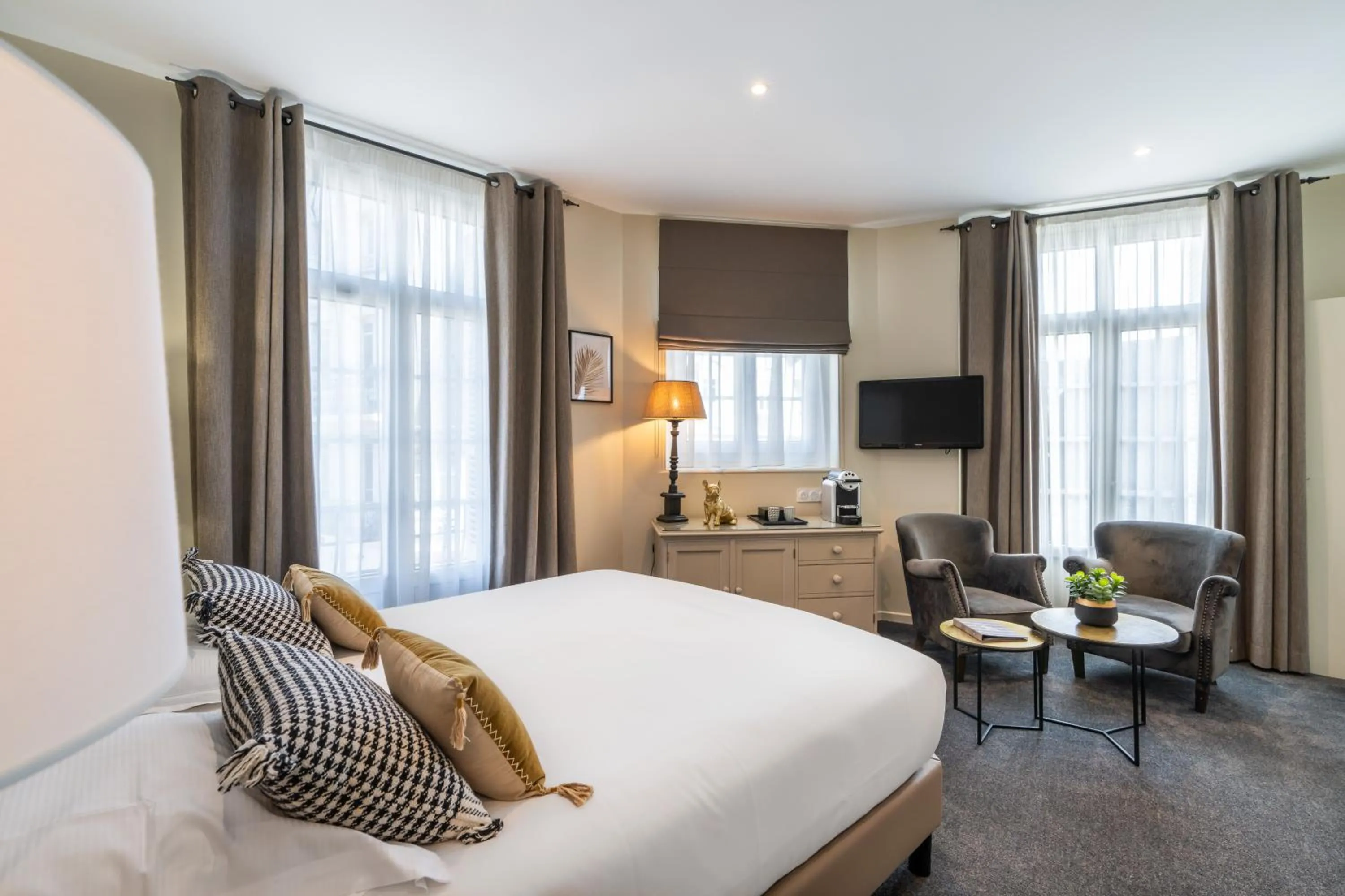 Bed in Hôtel Le Fer à Cheval