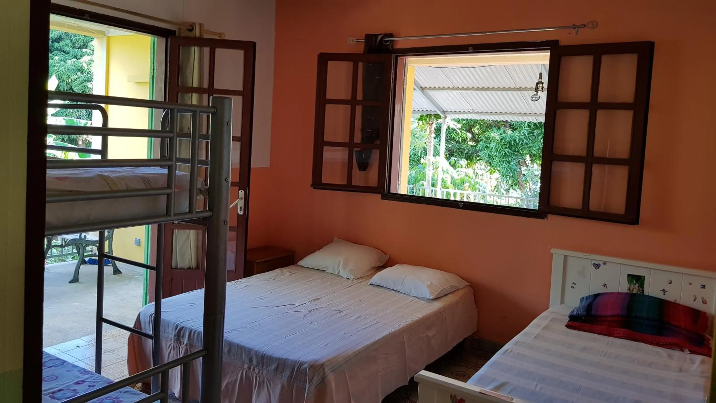 GITE-Hotel LA CAZ DES ORANGERS