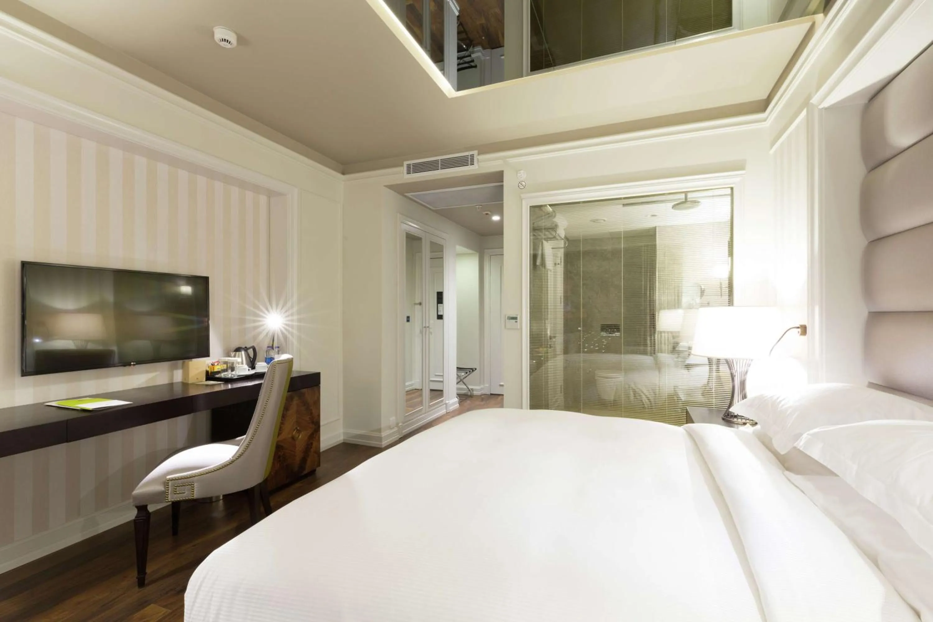 Bedroom, Bed in DoubleTree By Hilton Izmir Airport