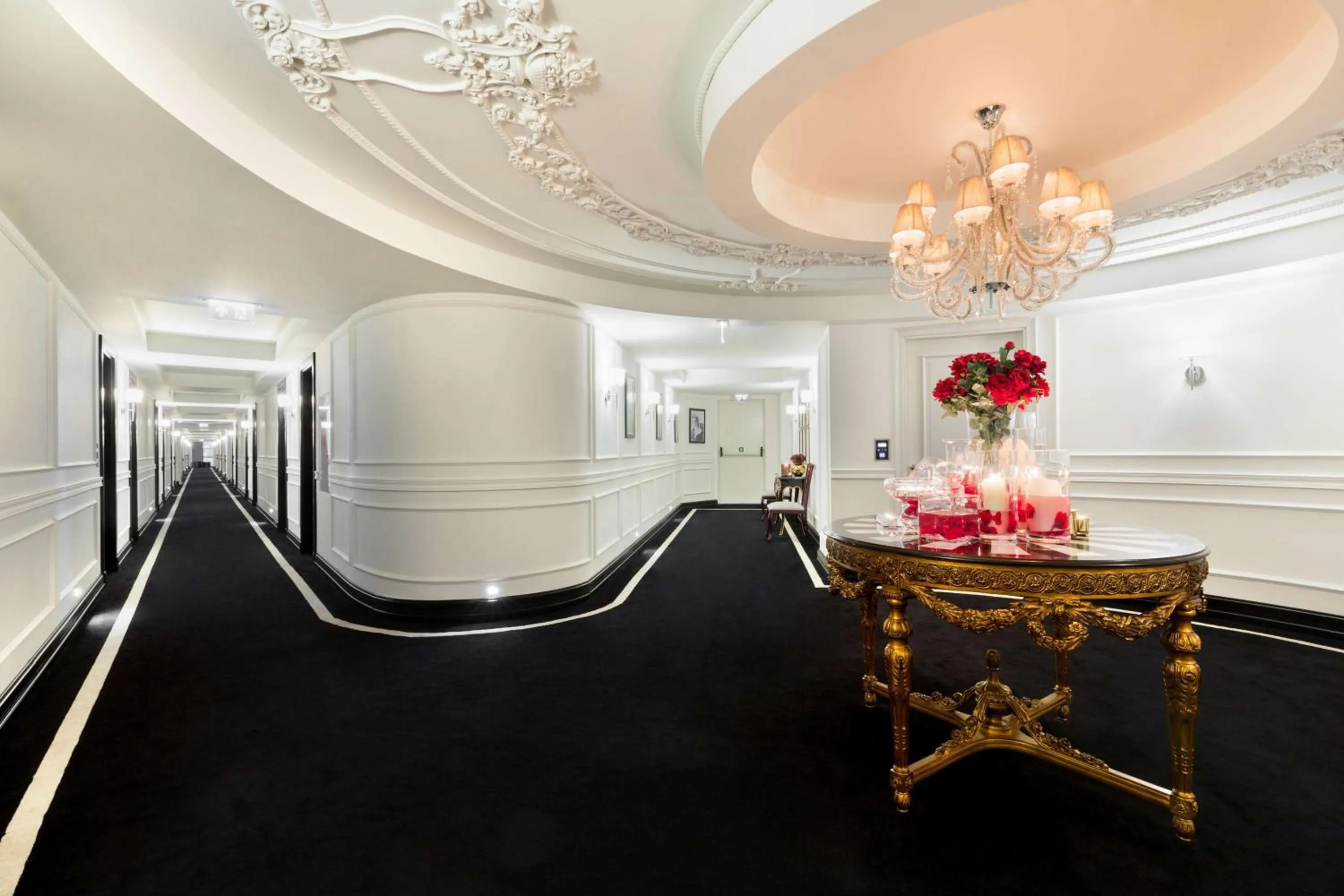 Lobby or reception in DoubleTree By Hilton Izmir Airport