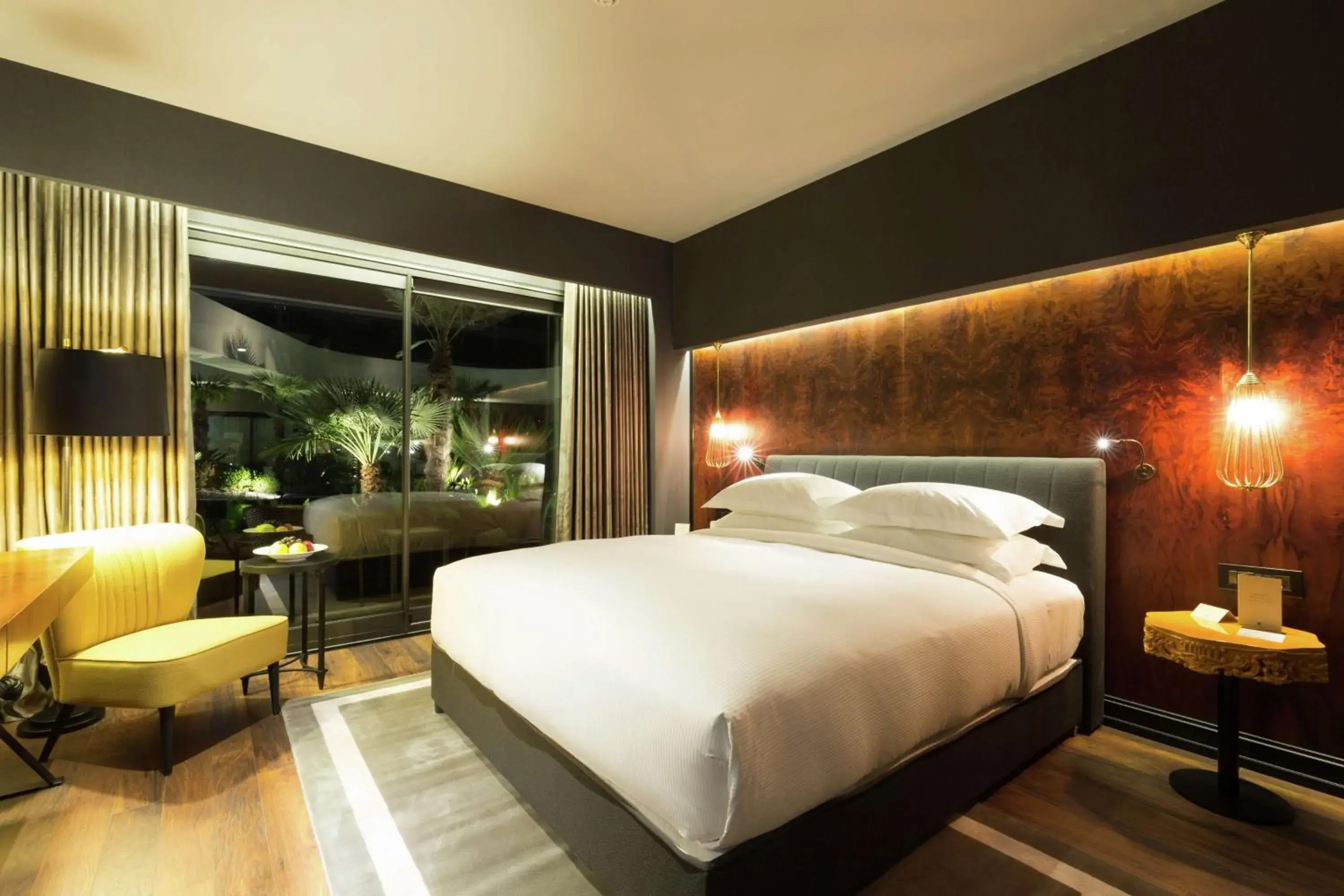 Superior King Room in DoubleTree By Hilton Izmir Airport Superior King Room in DoubleTree By Hilton Izmir Airport