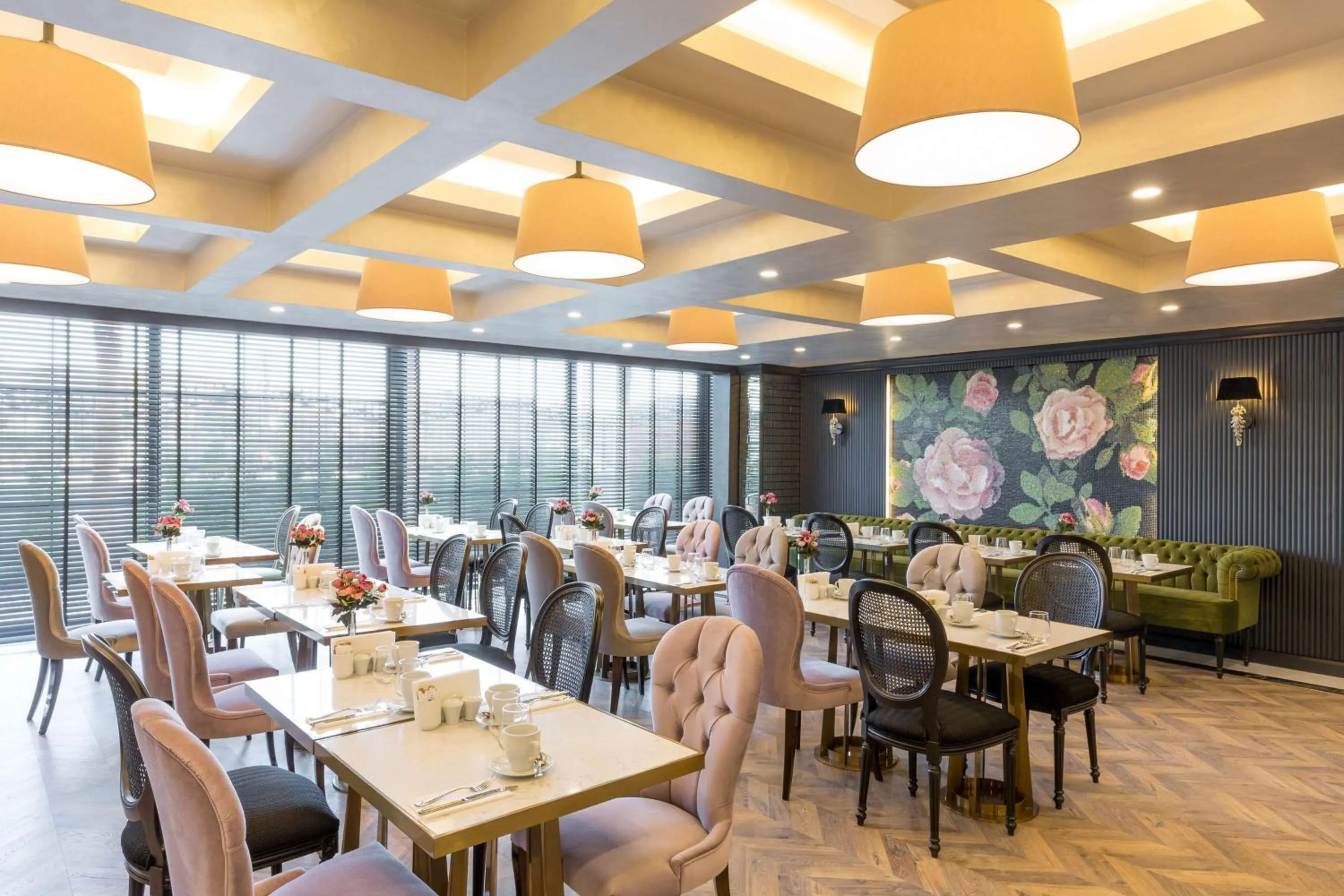 Restaurant/places to eat in DoubleTree By Hilton Izmir Airport