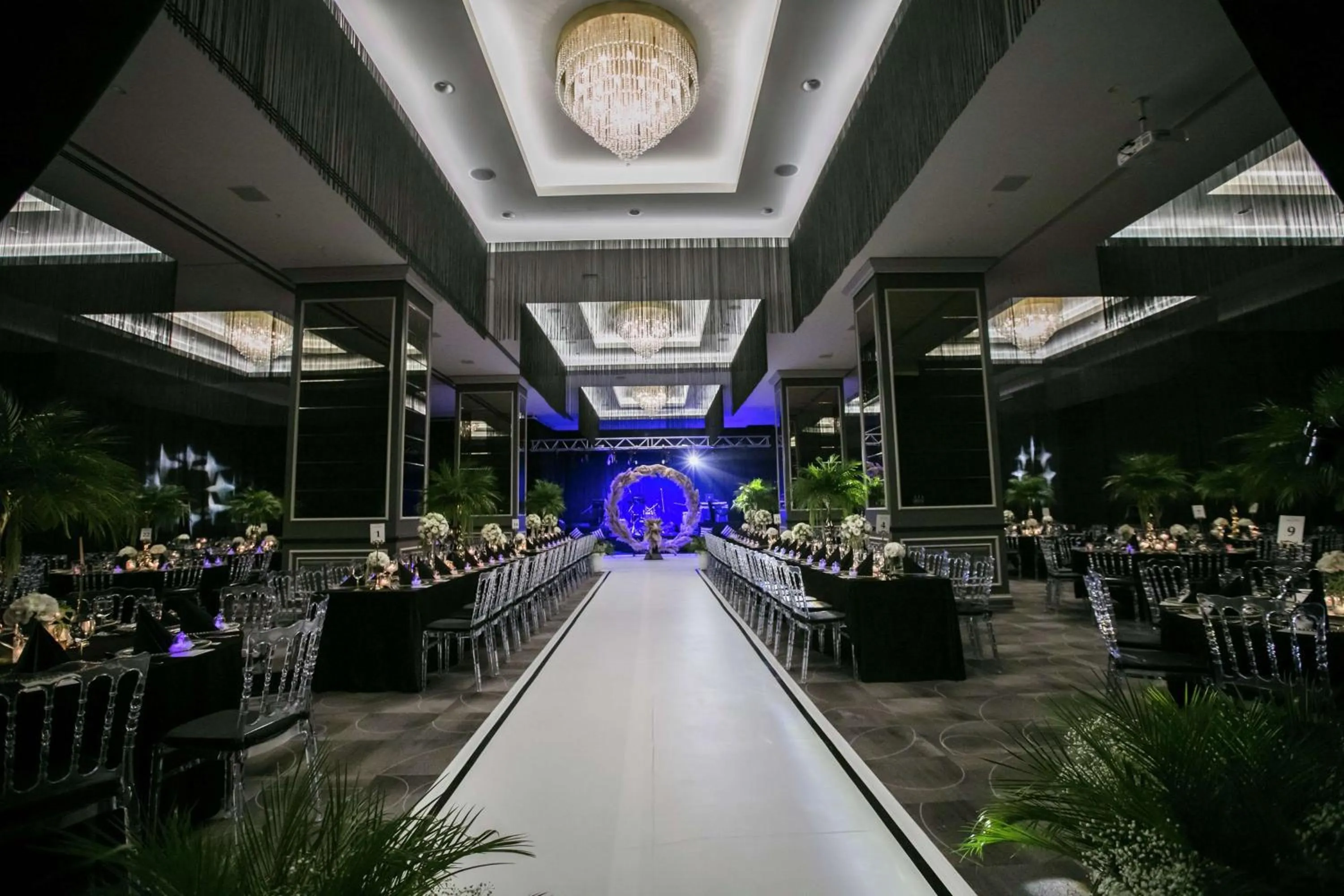 Dining area in DoubleTree By Hilton Izmir Airport