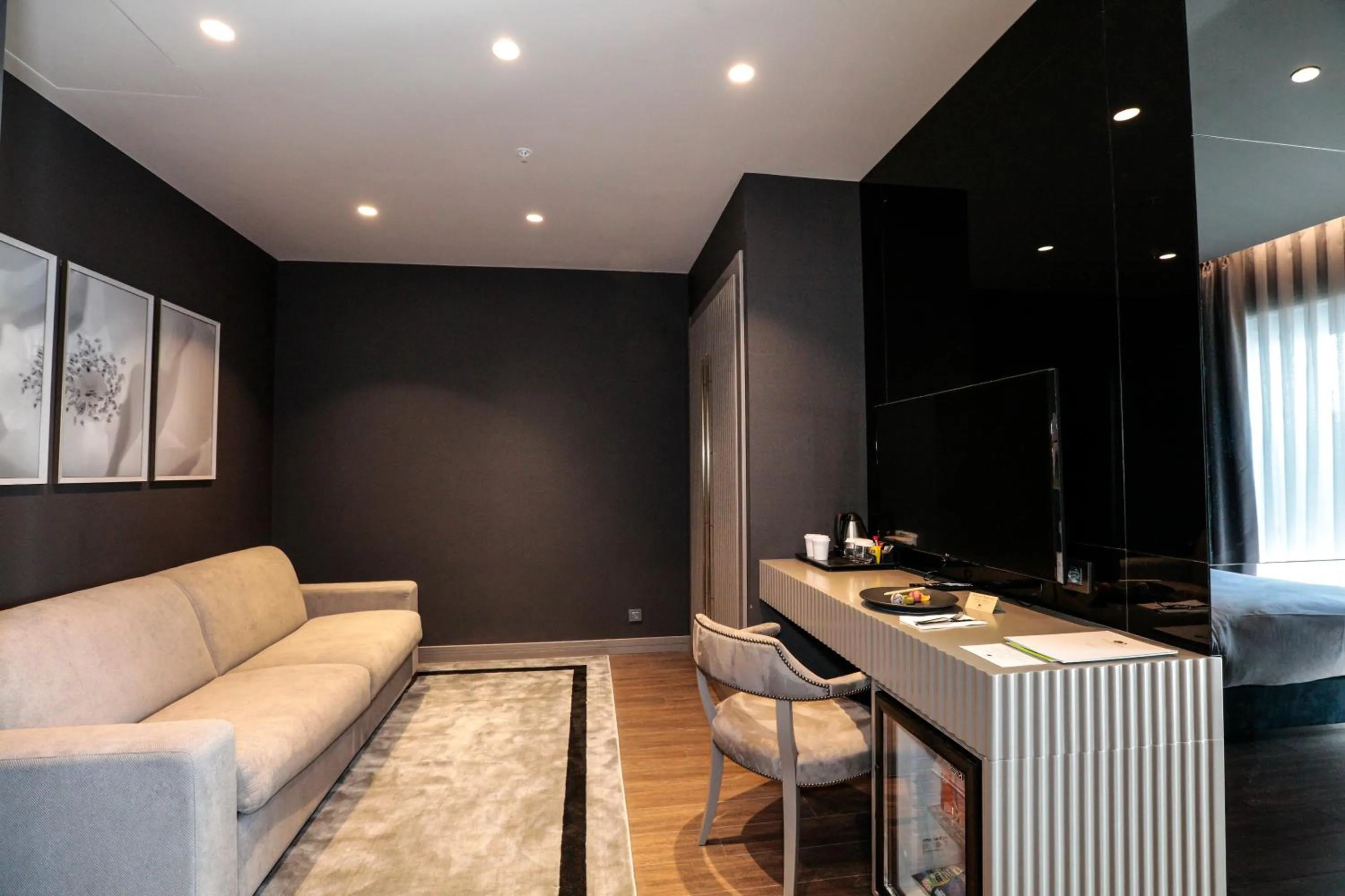 Seating area in DoubleTree By Hilton Izmir Airport