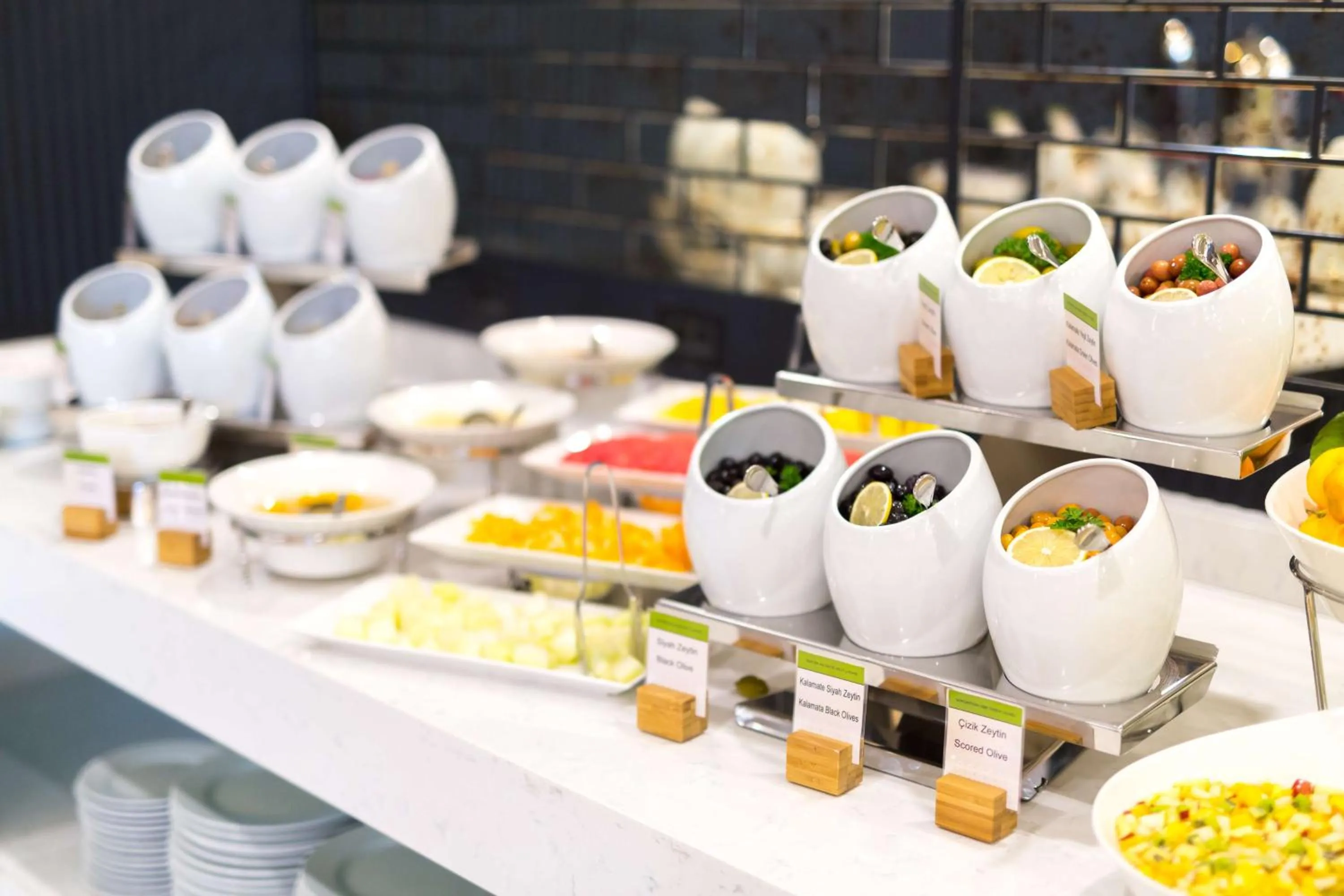 Restaurant/places to eat in DoubleTree By Hilton Izmir Airport