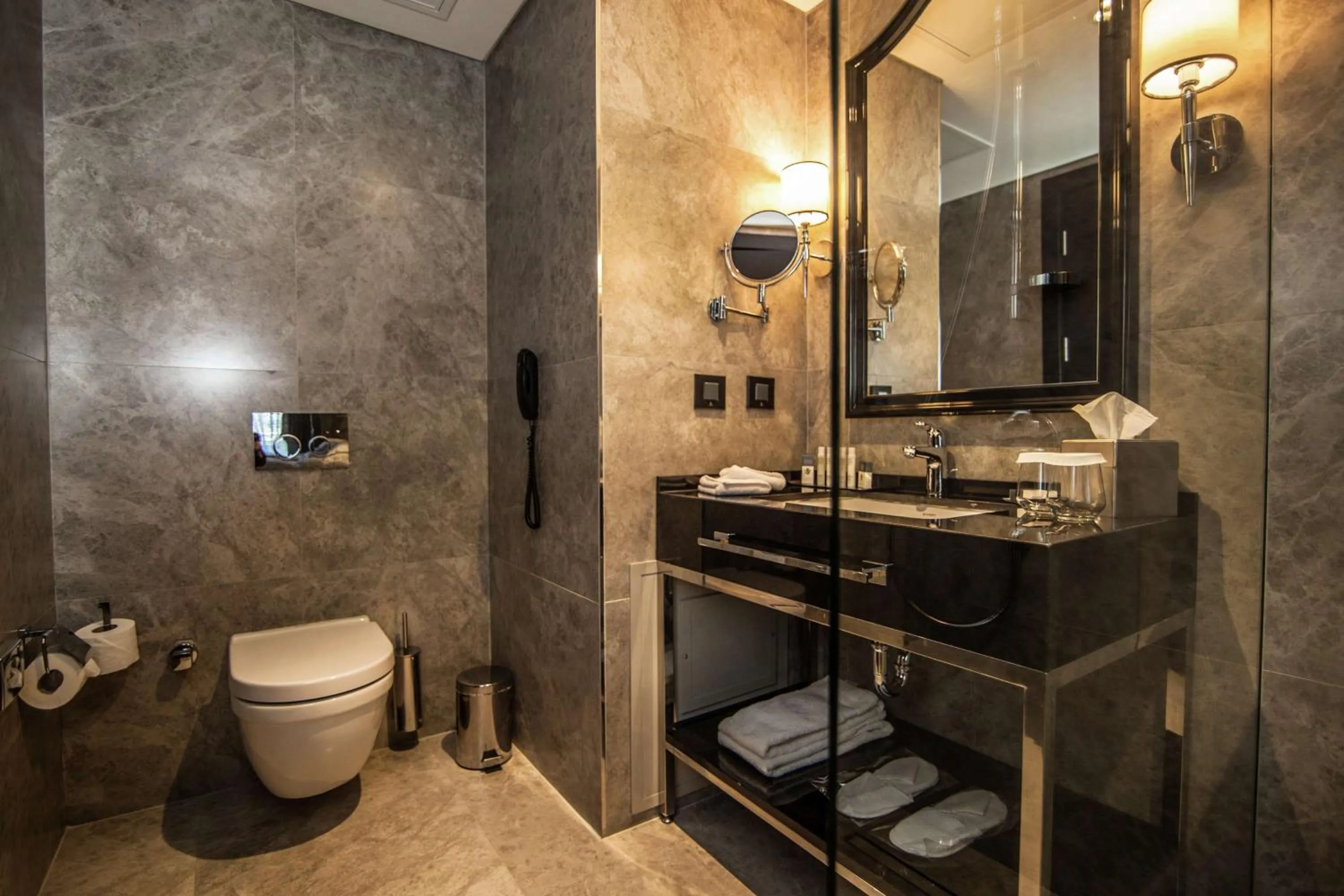 Bed in DoubleTree By Hilton Izmir Airport