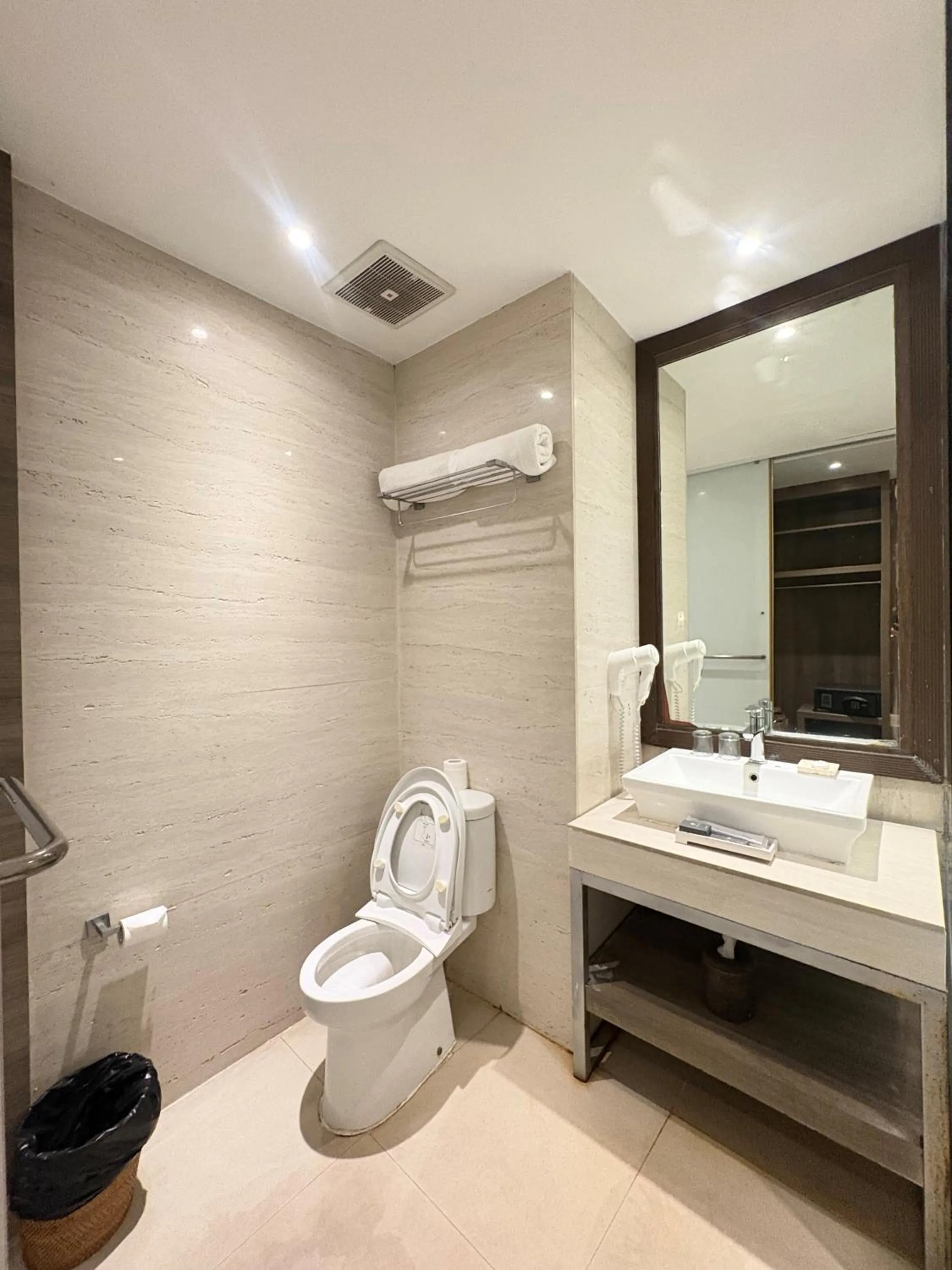 Shower in The Crystal Luxury Bay Resort Nusa Dua