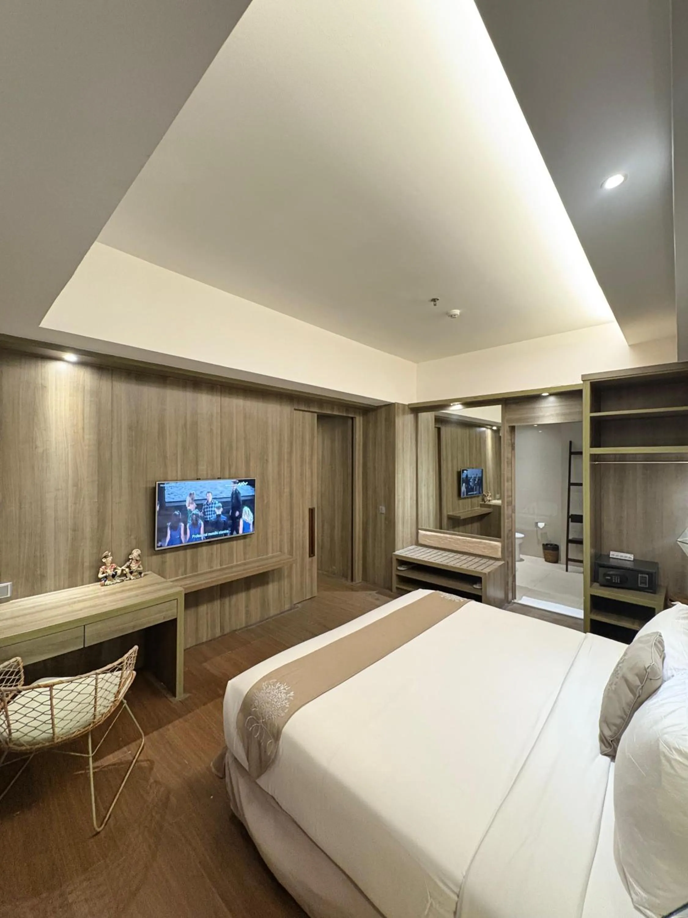 Bedroom, Bed in The Crystal Luxury Bay Resort Nusa Dua