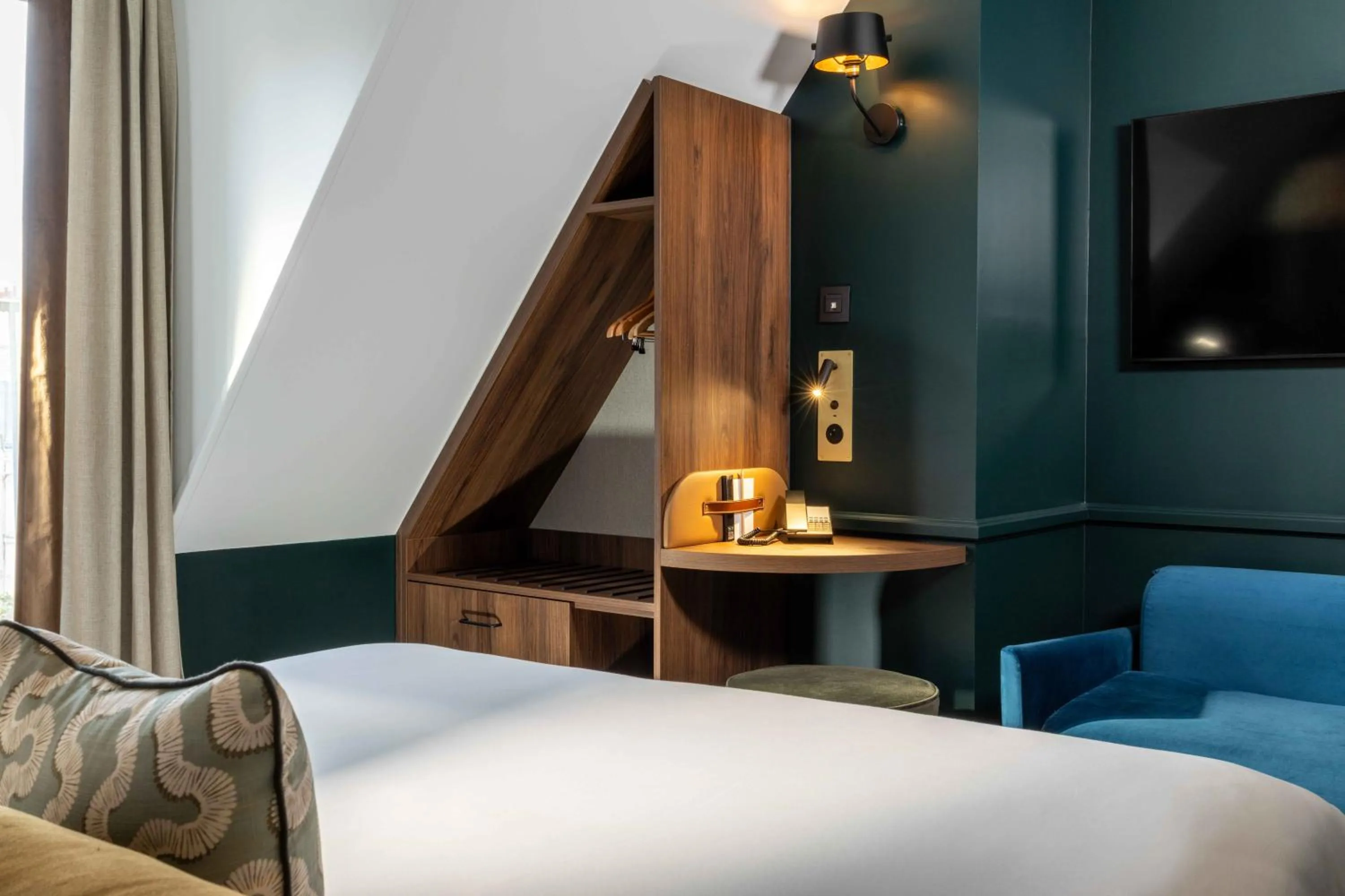 TV and multimedia, Bed in Les Jardins Du Luxembourg