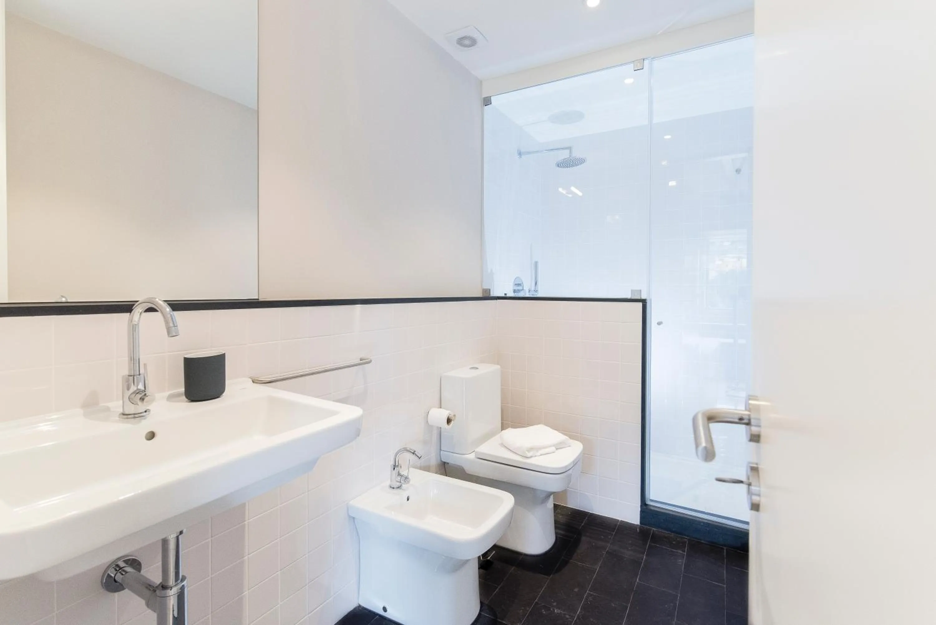 Shower in Oporto Trendy River