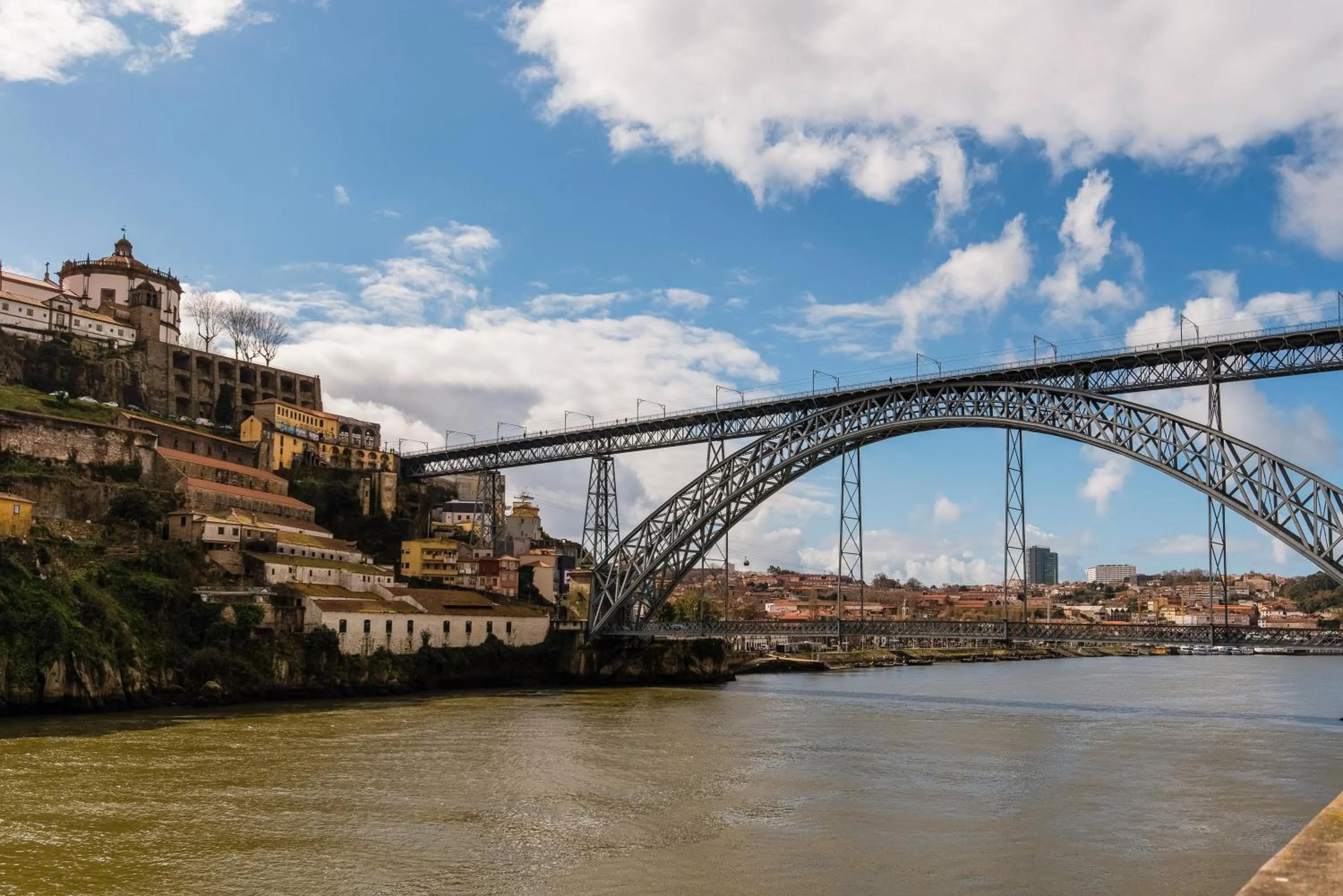 Nearby landmark in Oporto Trendy River