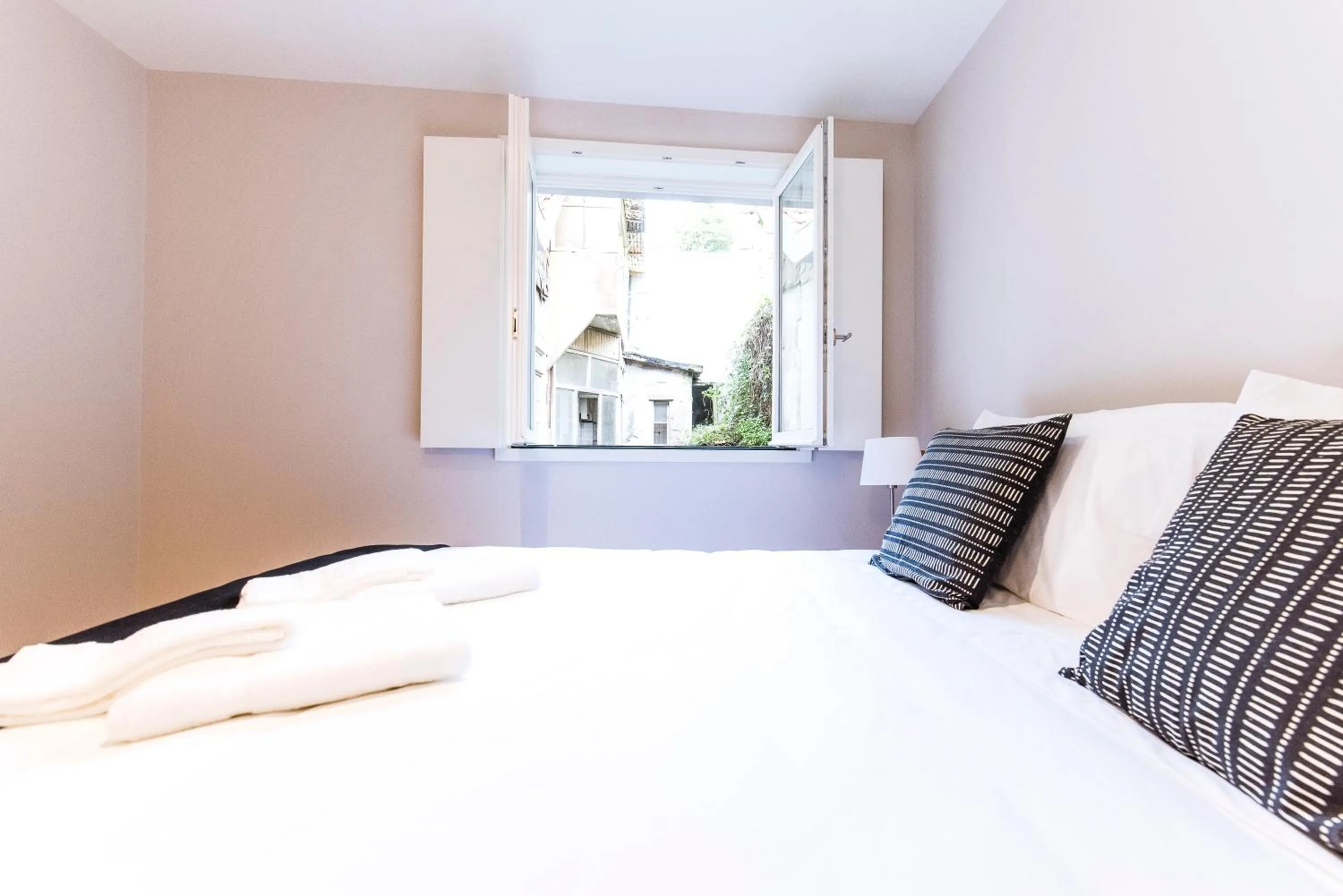 Bed in Oporto Trendy River