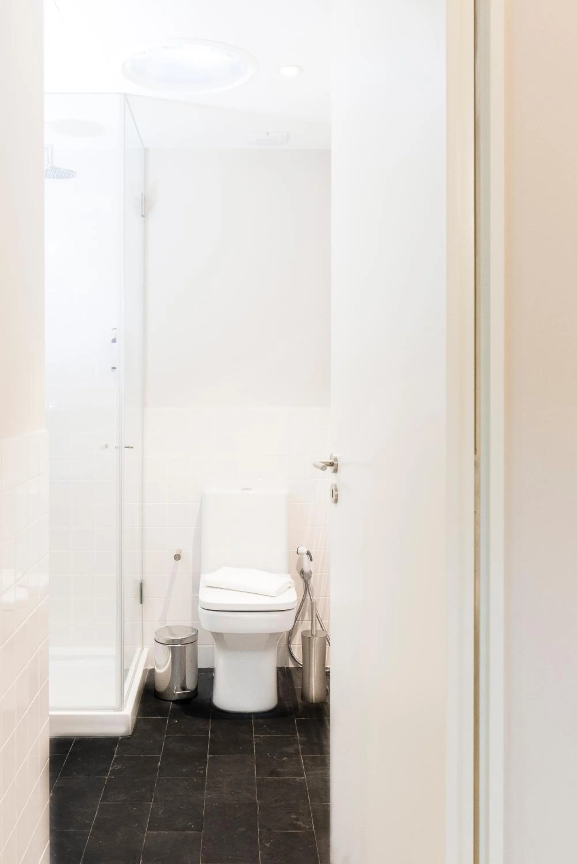 Bathroom in Oporto Trendy River