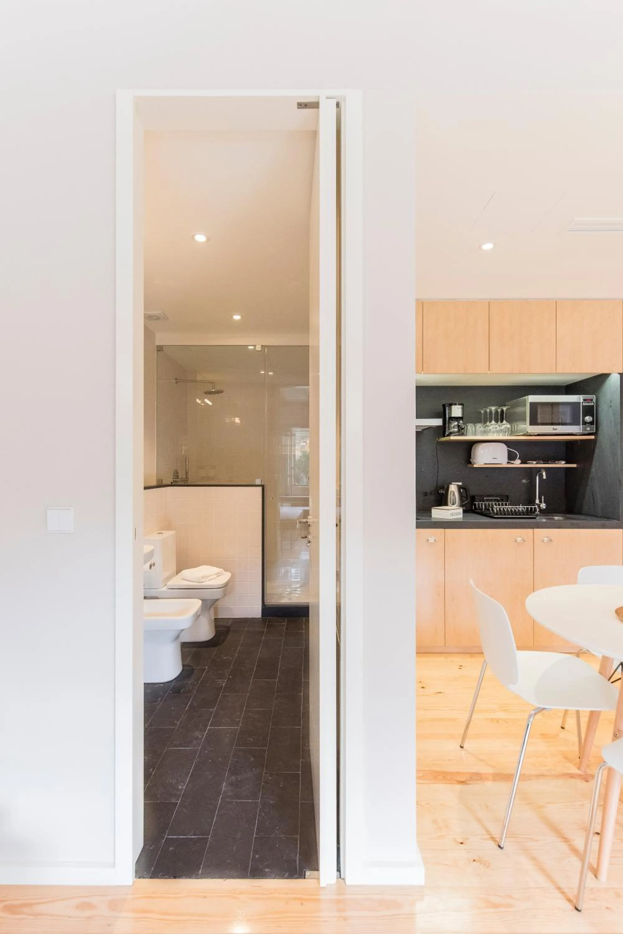 Toilet in Oporto Trendy River