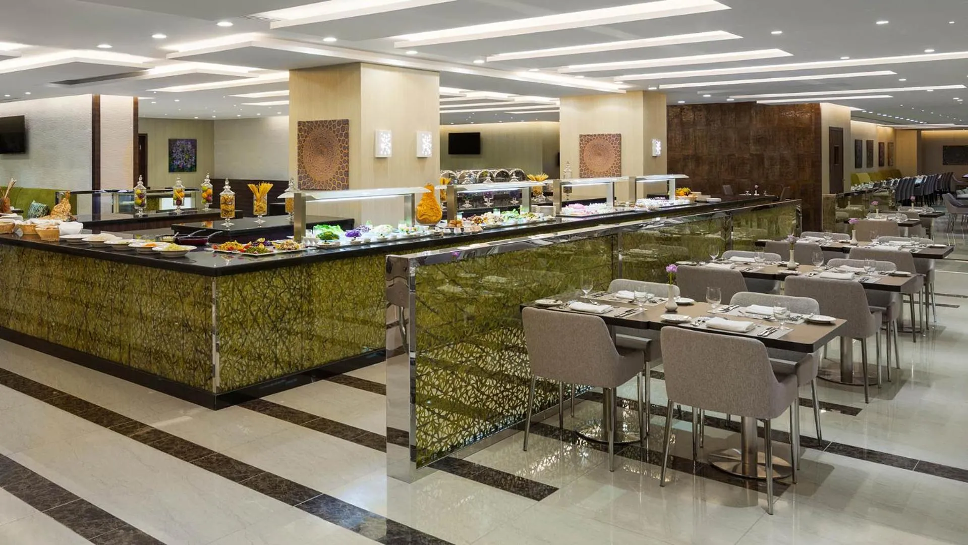 Restaurant/places to eat in M Hotel Makkah by Millennium