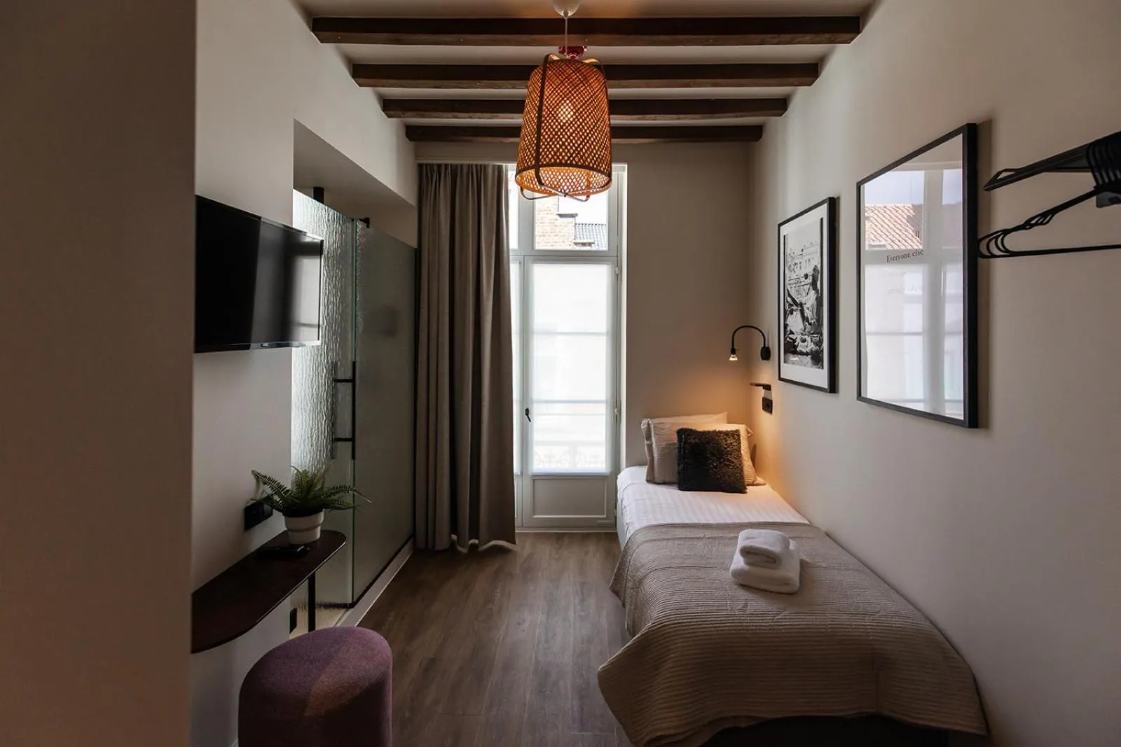 Bedroom, Bed in Hotel Rose Red