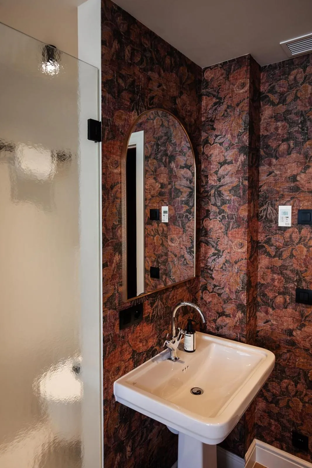 Bathroom in Hotel Rose Red