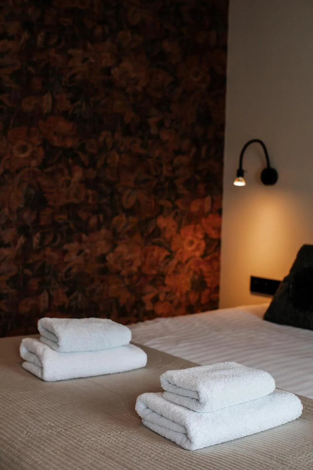 Other, Bed in Hotel Rose Red