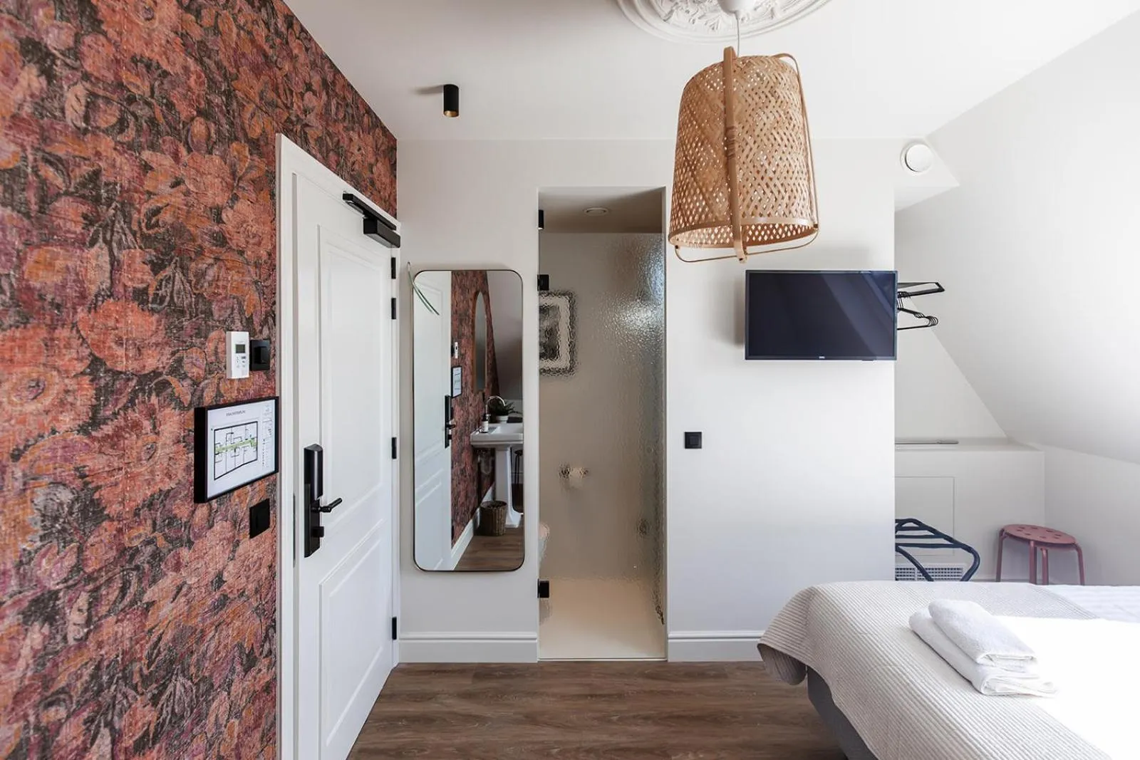 Bedroom, Bed in Hotel Rose Red