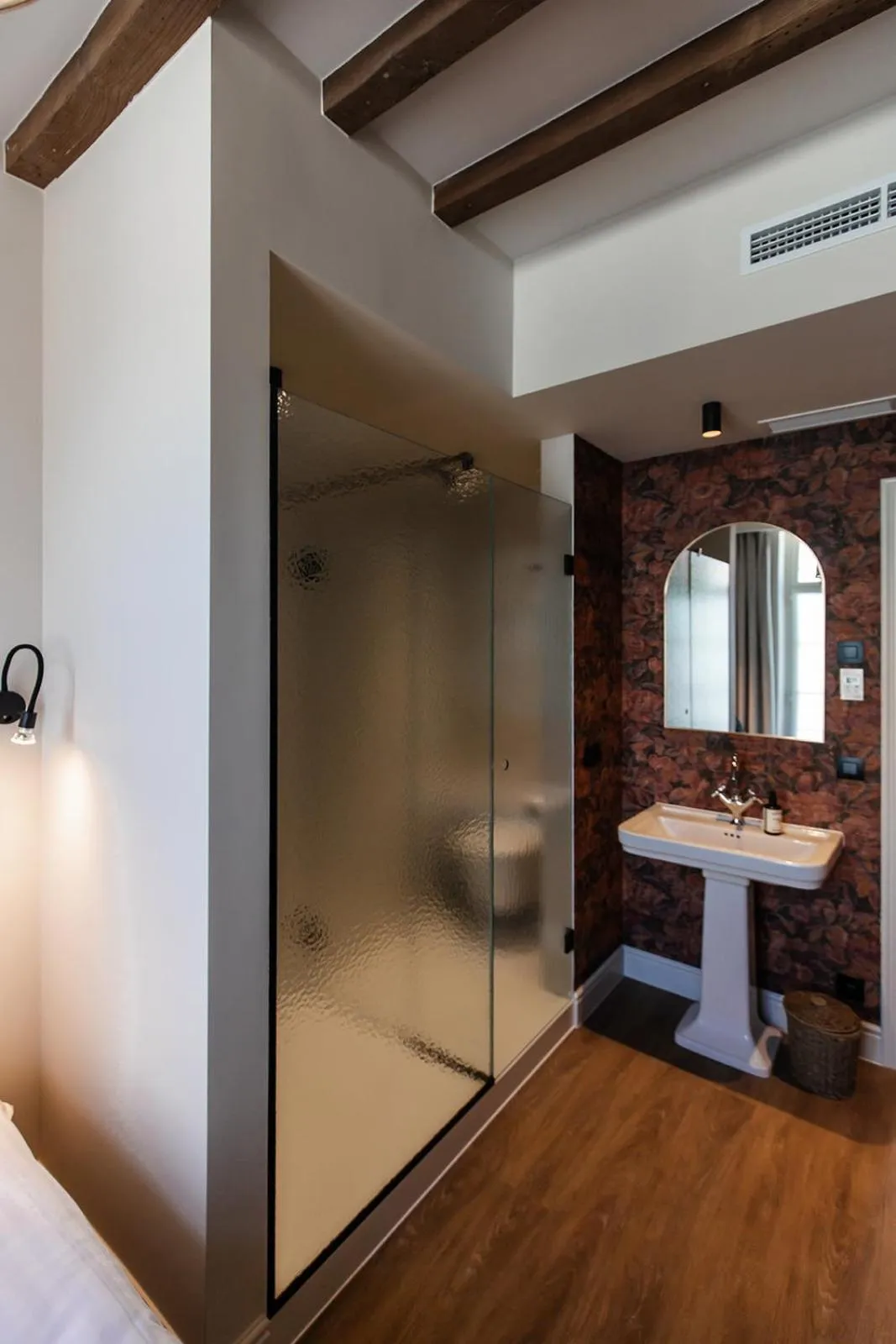 Bathroom in Hotel Rose Red