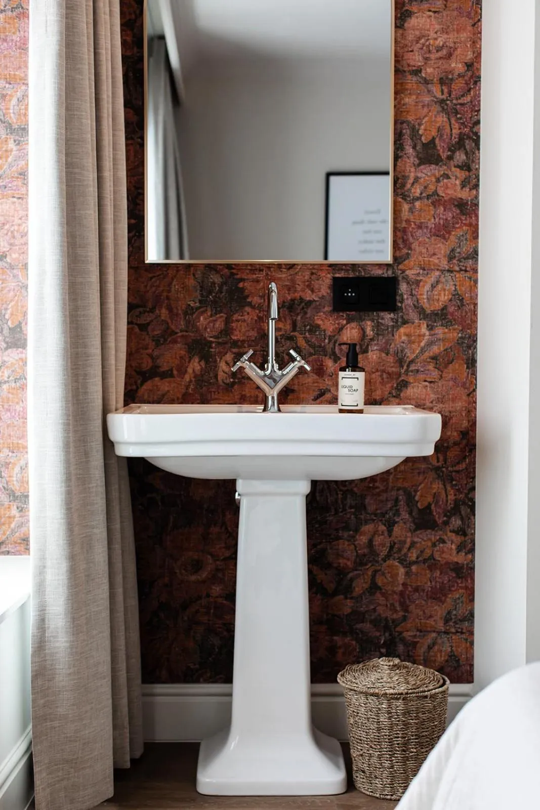 Bathroom in Hotel Rose Red