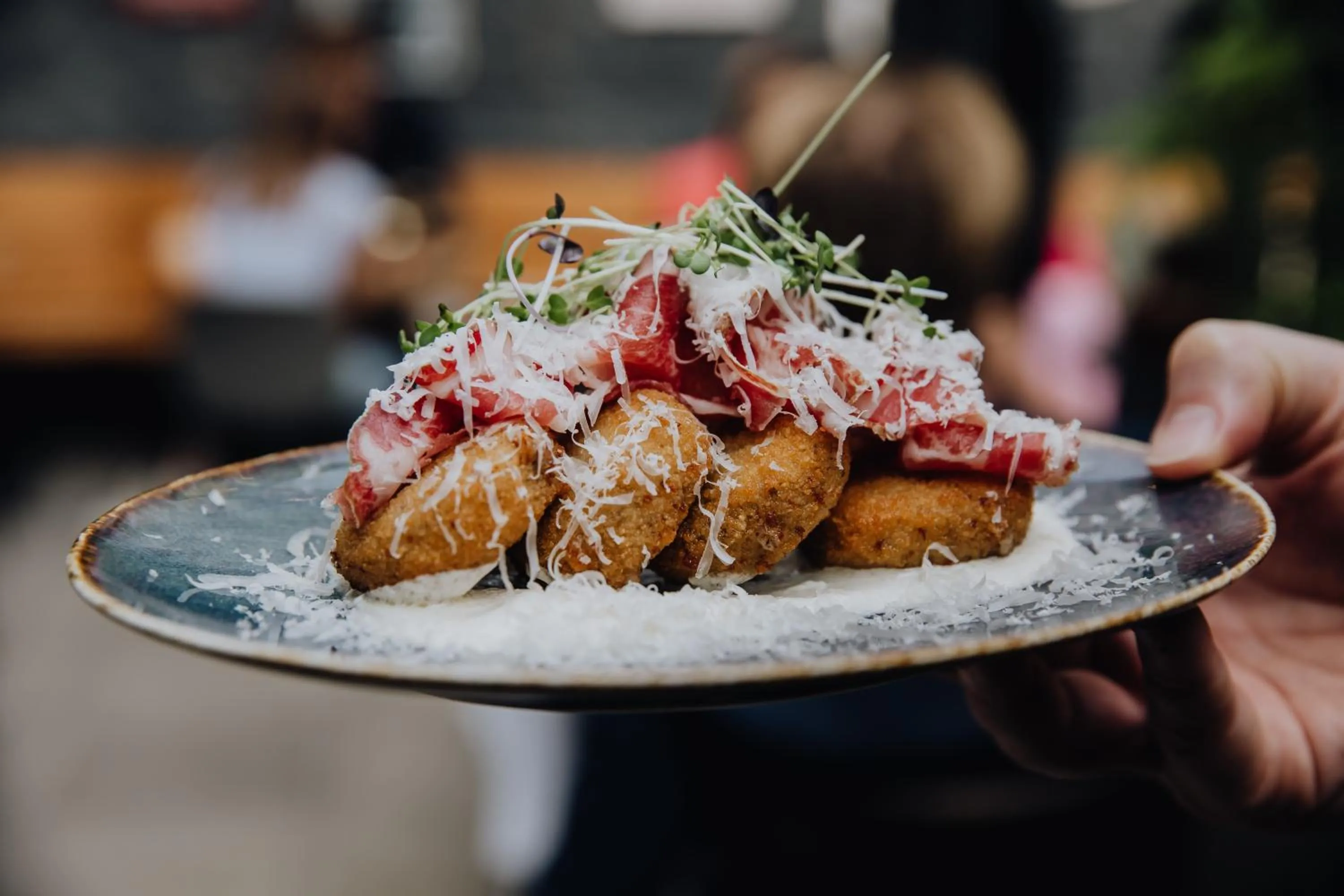 Restaurant/places to eat in Hotel Rose Red