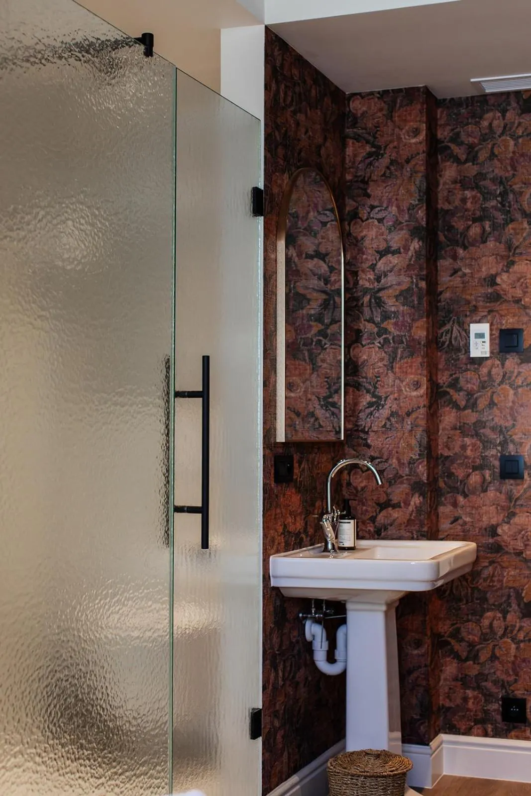 Bathroom in Hotel Rose Red