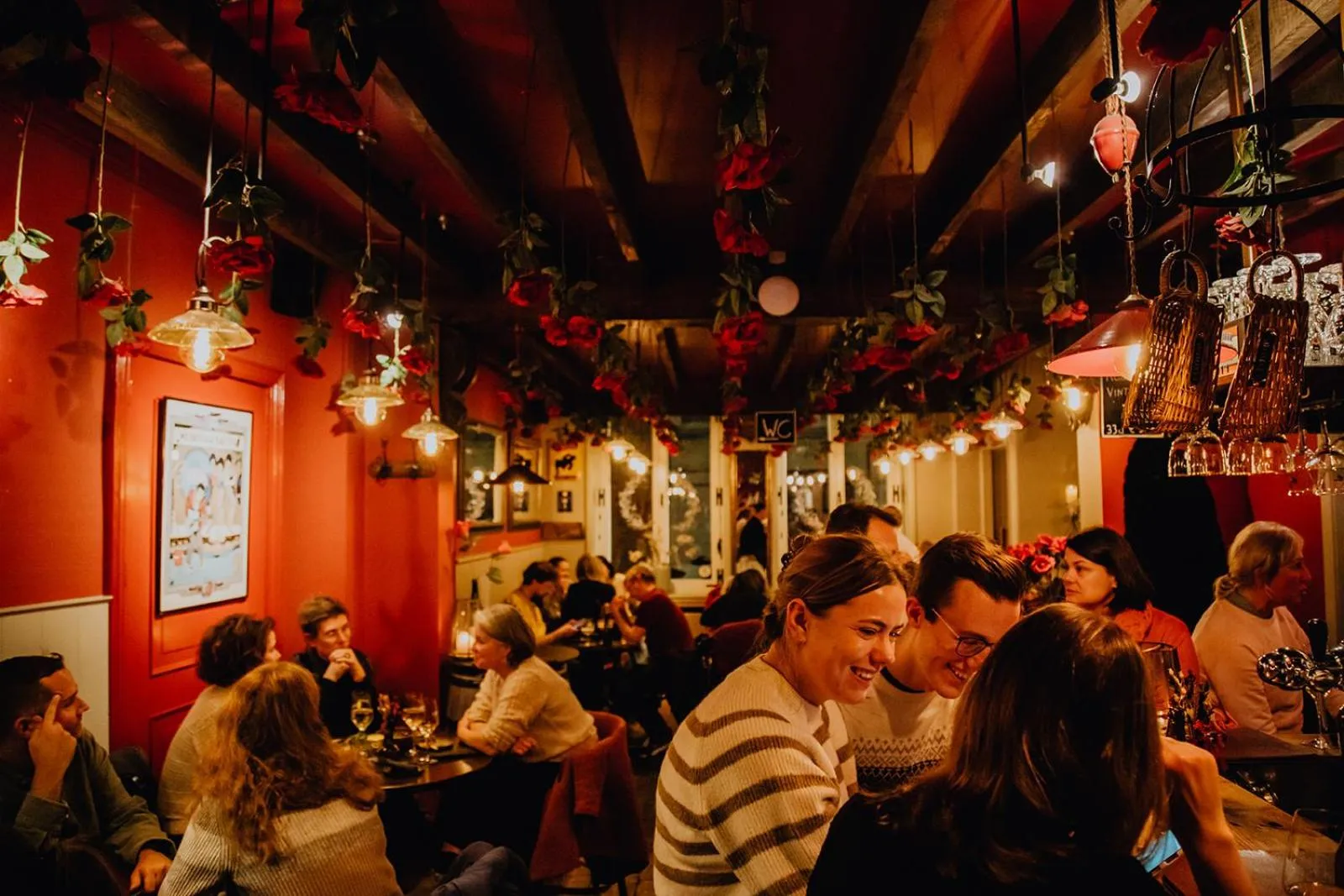 Restaurant/places to eat in Hotel Rose Red