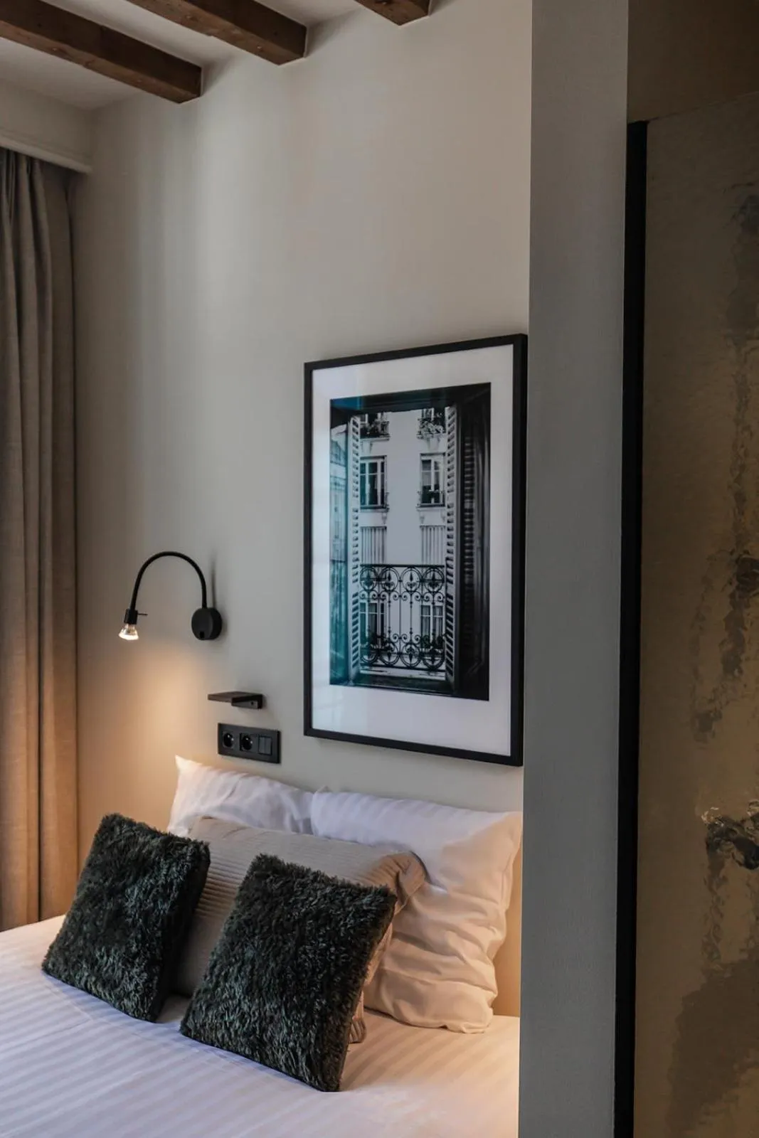 Decorative detail, Bed in Hotel Rose Red