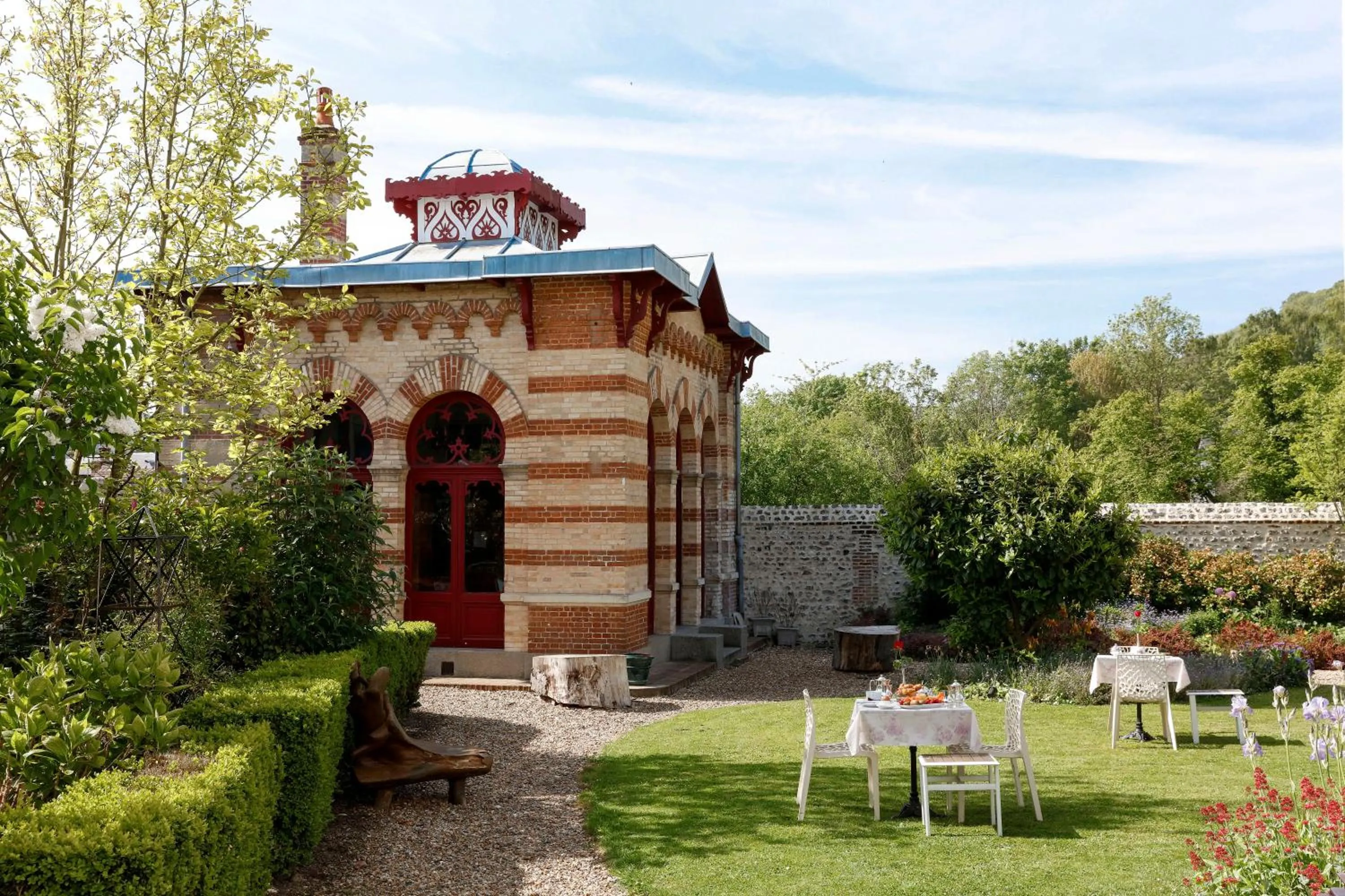Garden view in Hôtel L'Ecrin