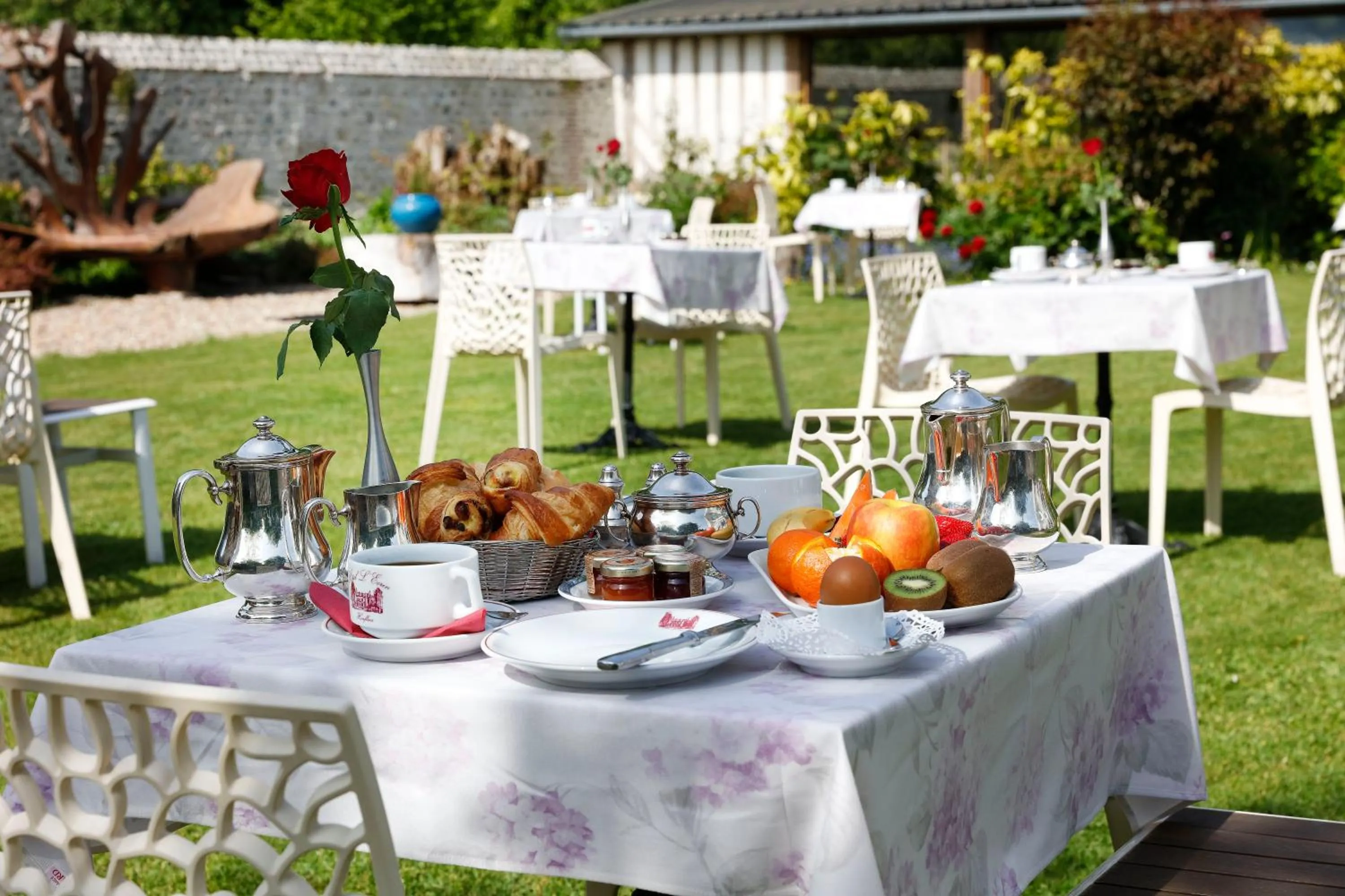 Garden view in Hôtel L'Ecrin