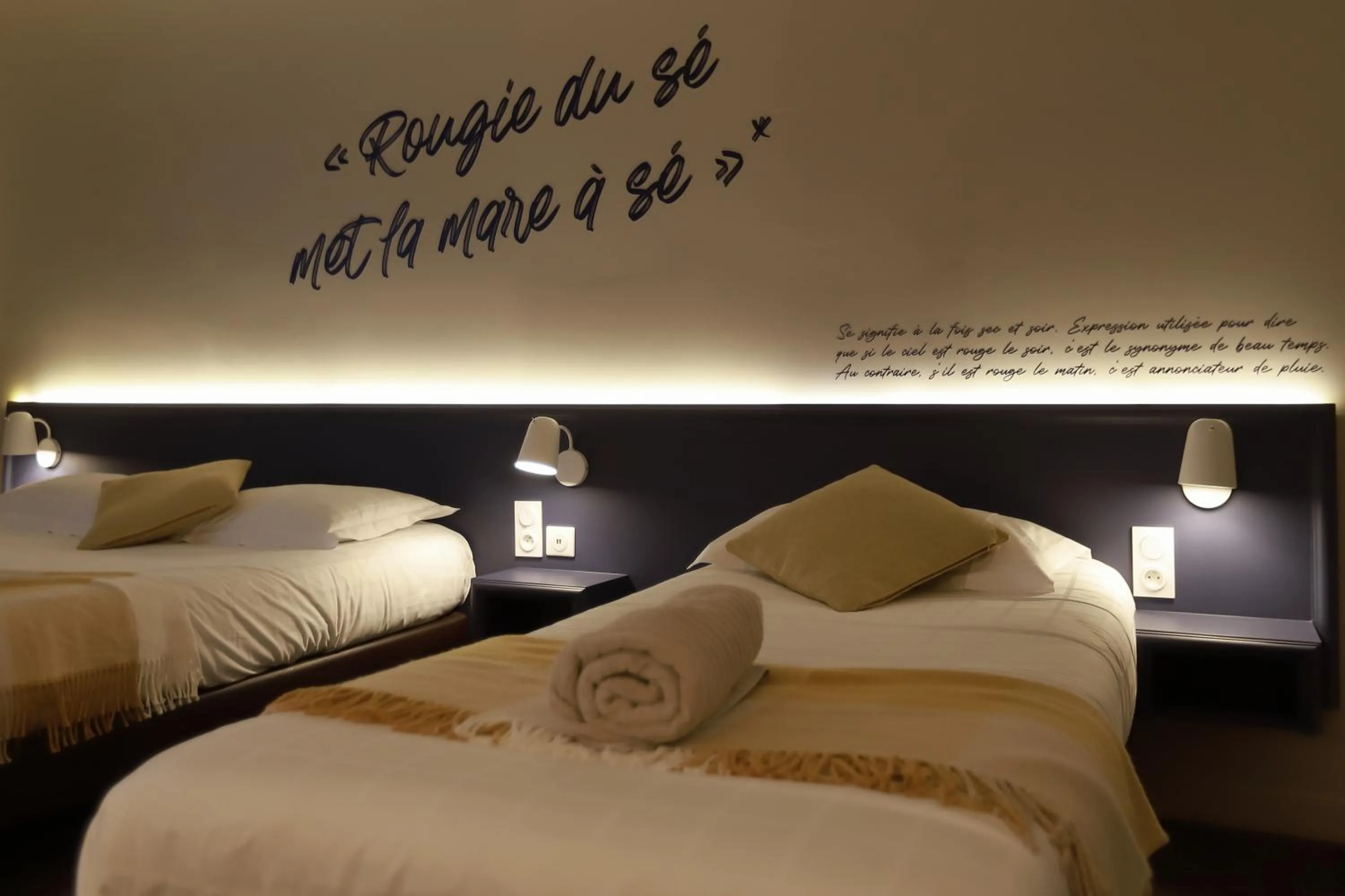 Decorative detail, Bed in Hôtel Antares & Spa