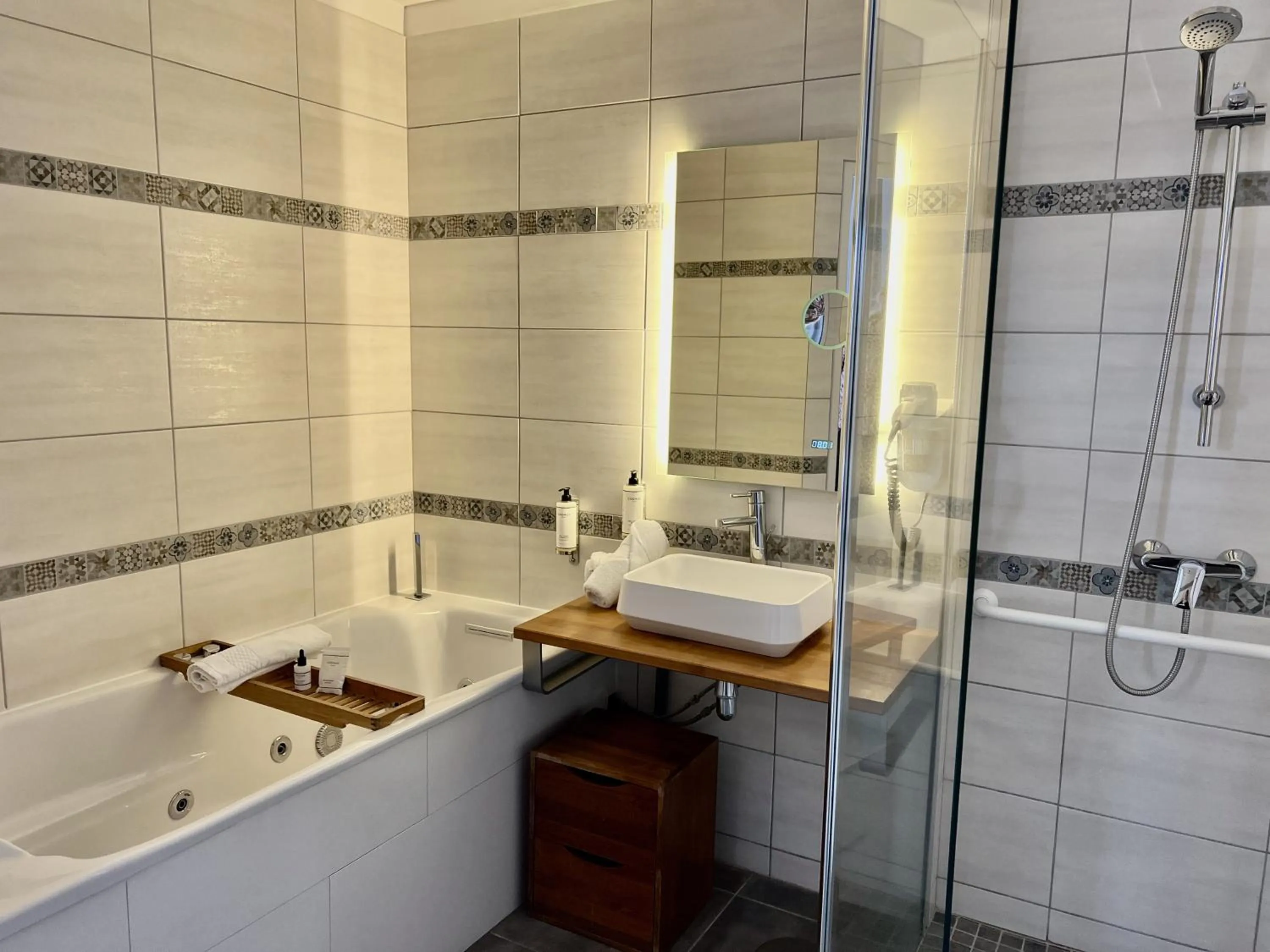 Bathroom in Le Trophée Boutique Hôtel Spa- La Loggia Appart'hôtel