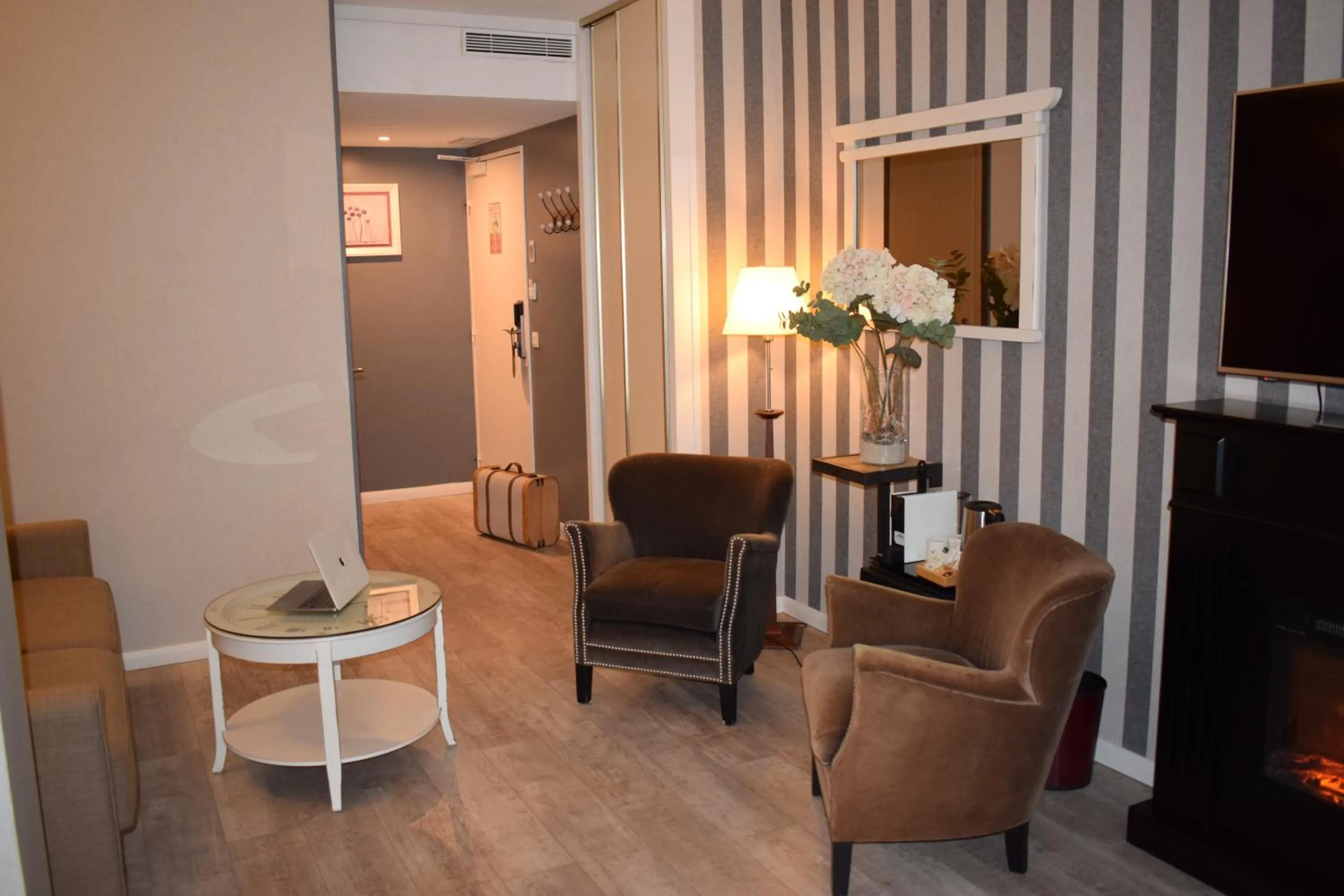 Living room in Le Trophée Boutique Hôtel Spa- La Loggia Appart'hôtel