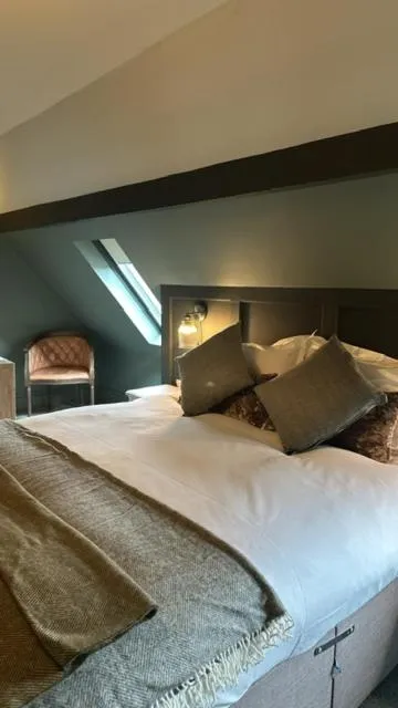 Bed in The Lion Hotel - Pub & Restaurant
