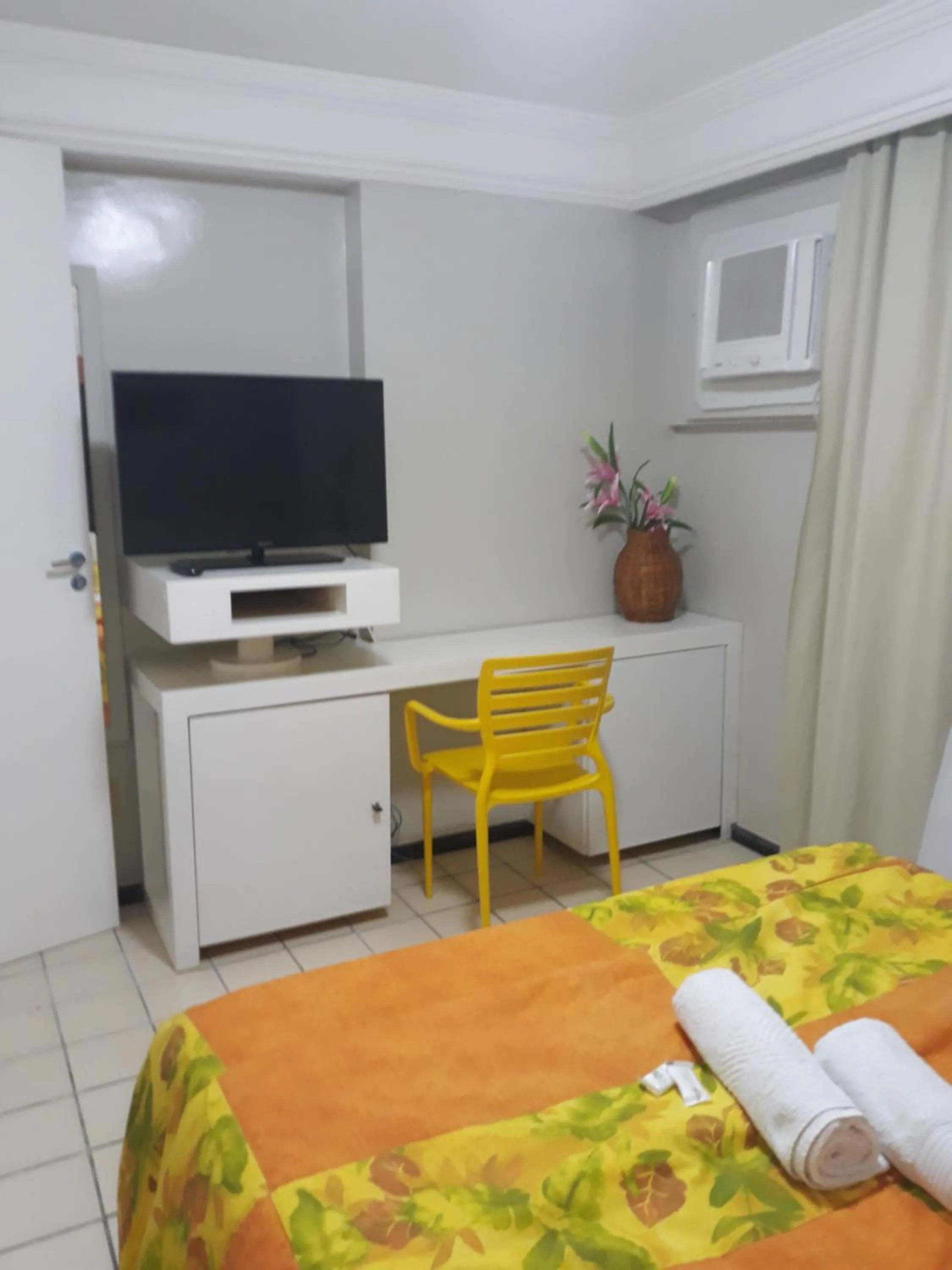 Bedroom, Bed in Flat na Boa Viagem Recife A