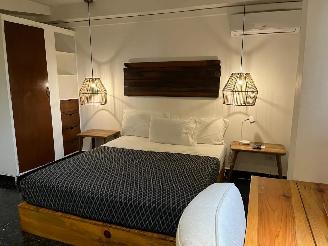 Bed in Cinco Hotel B&B