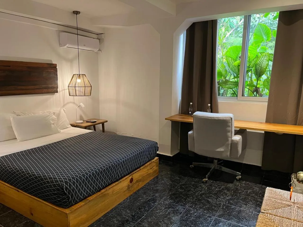 Bed in Cinco Hotel B&B