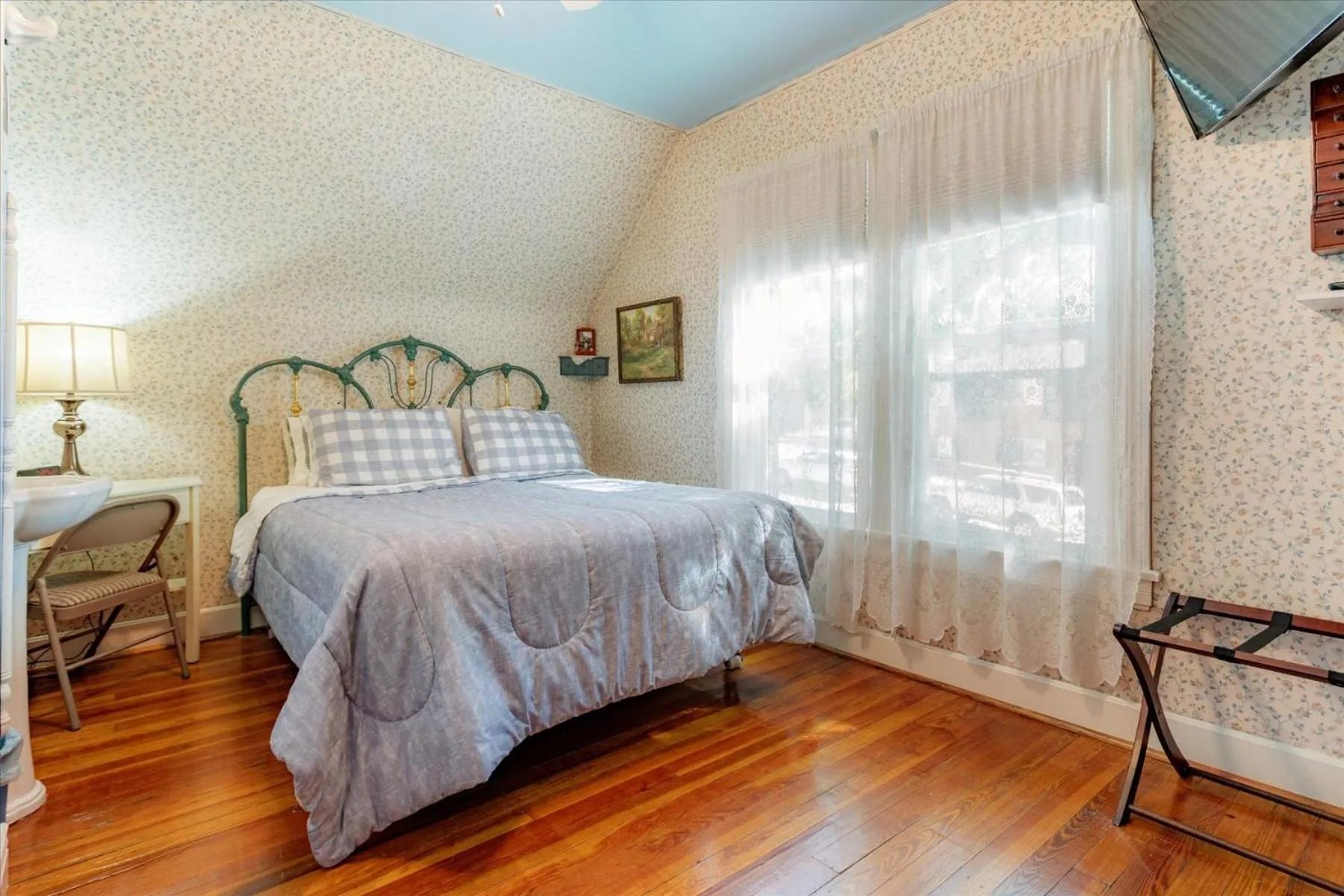 Bed in The Silk Pincushion