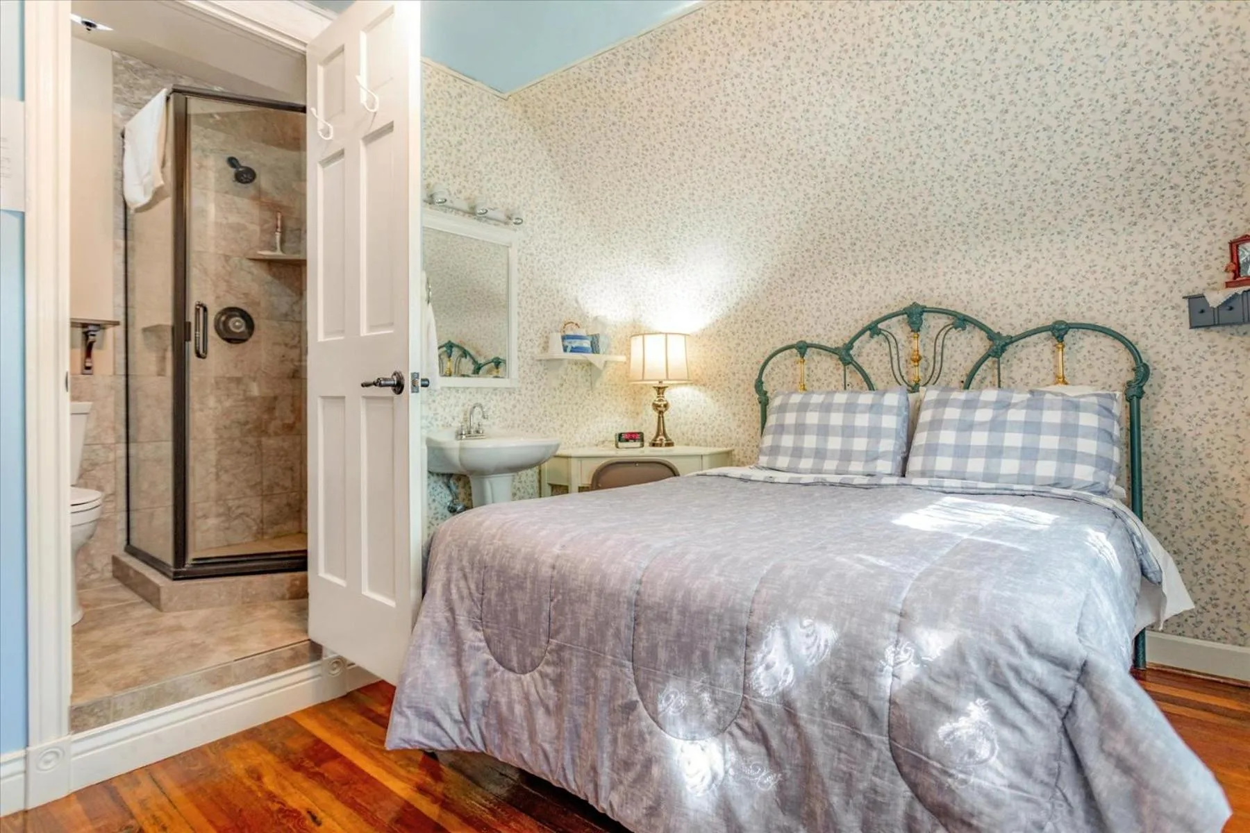 Shower, Bed in The Silk Pincushion