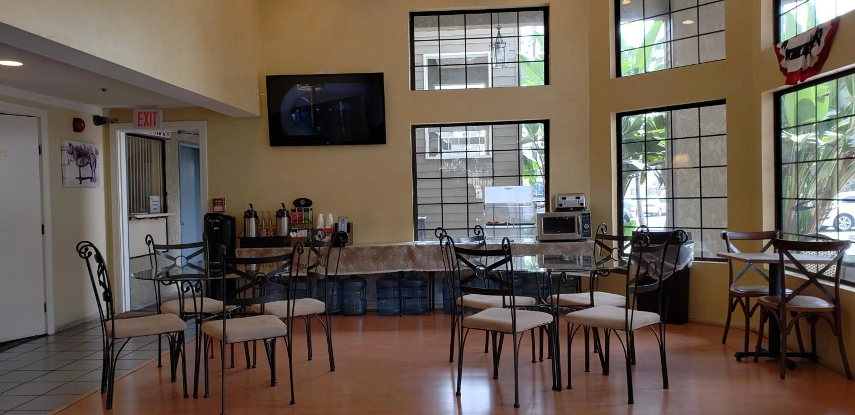 Breakfast in Oak Tree Inn