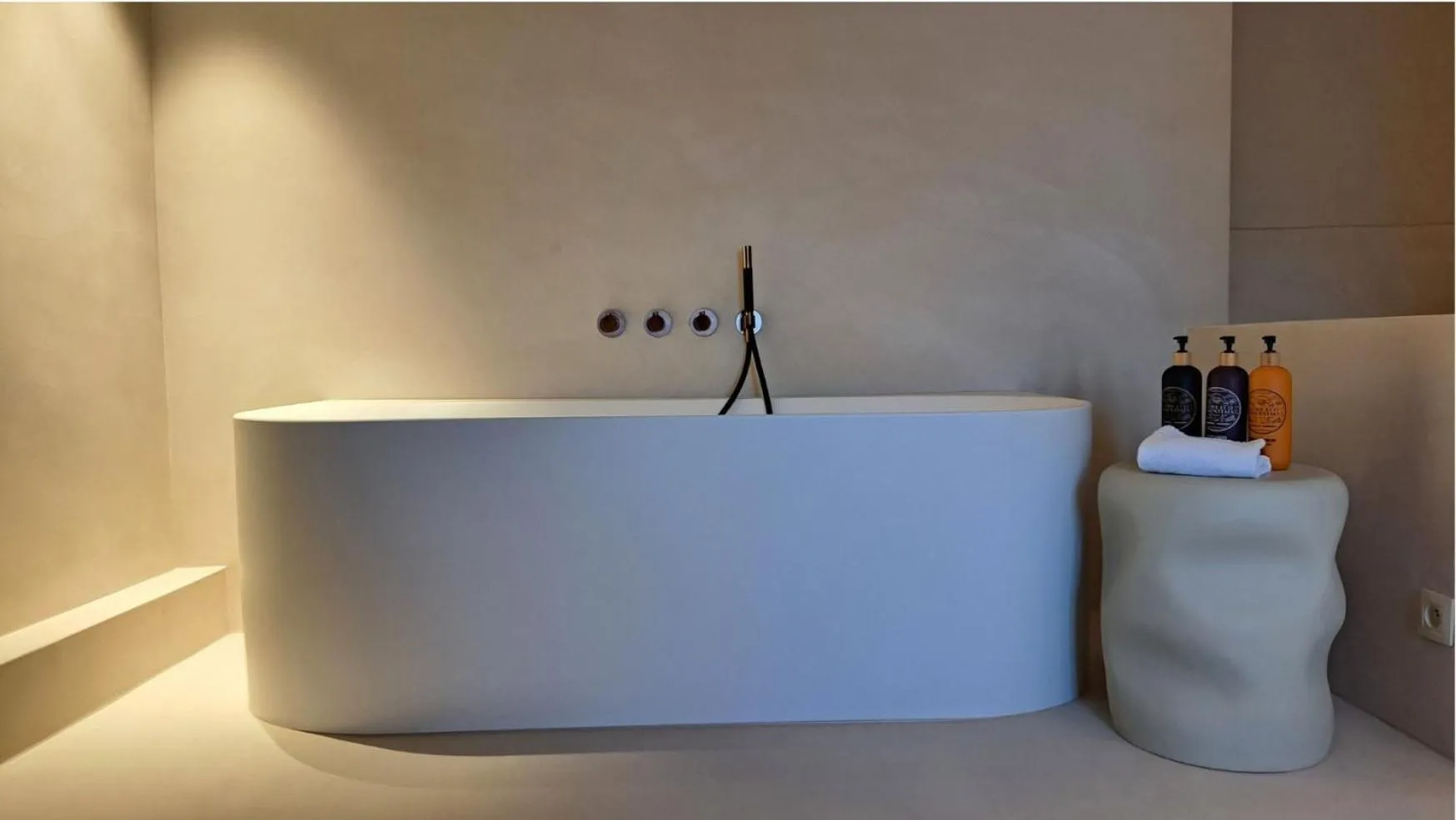 Bath in Hotel Montanus