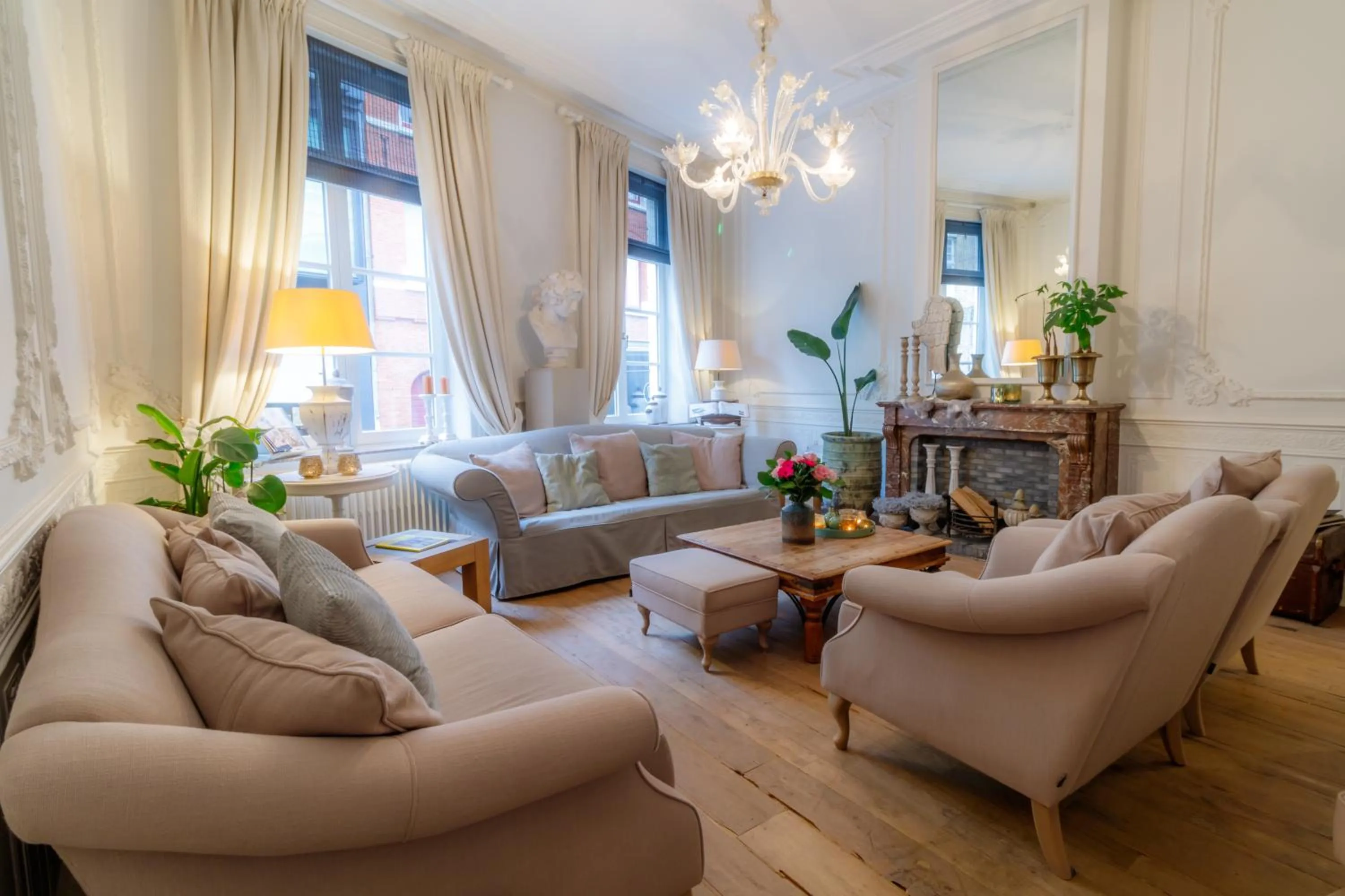 Seating area in Hotel Montanus