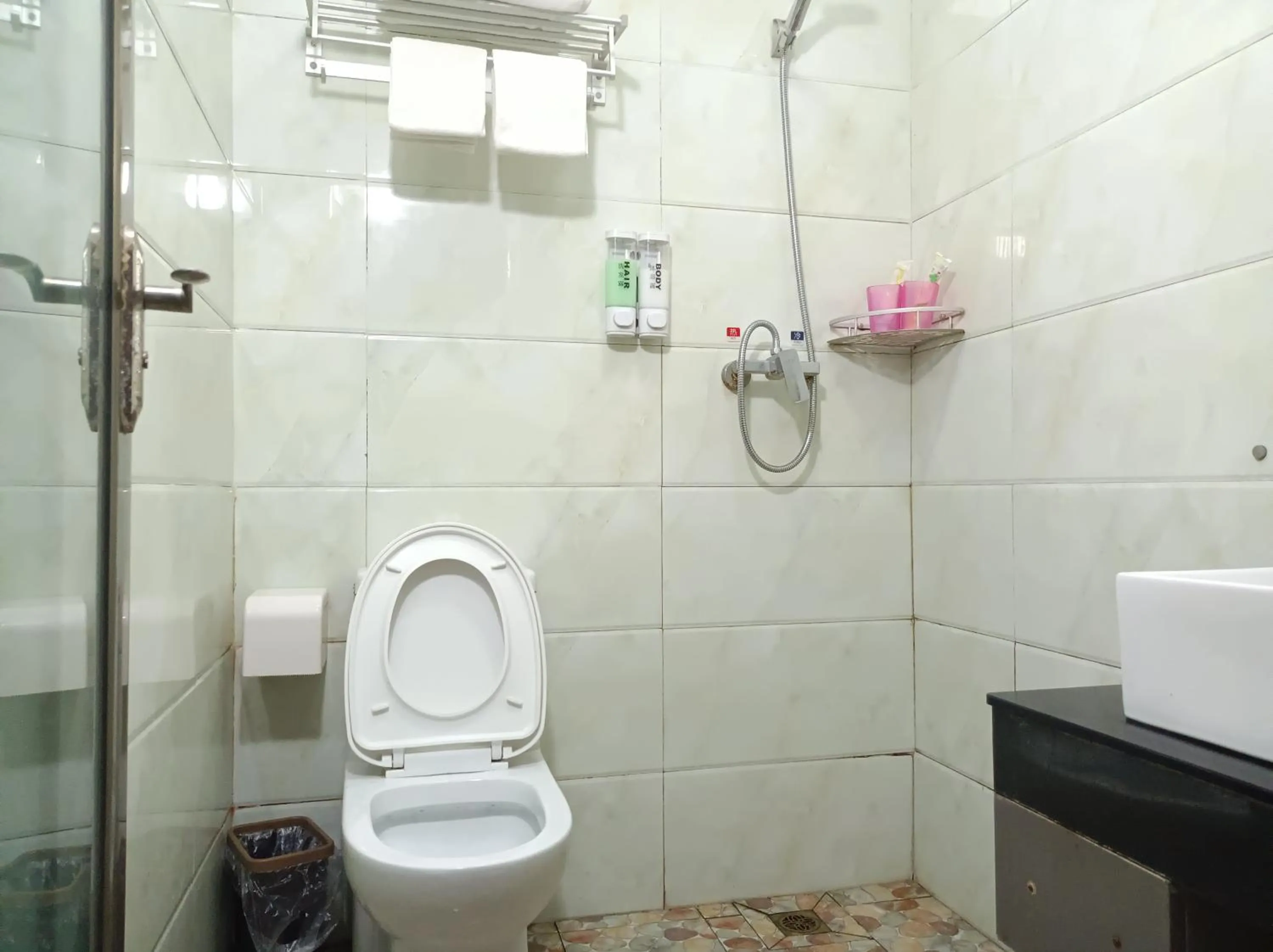 Shower in Qufu Garden Hotel