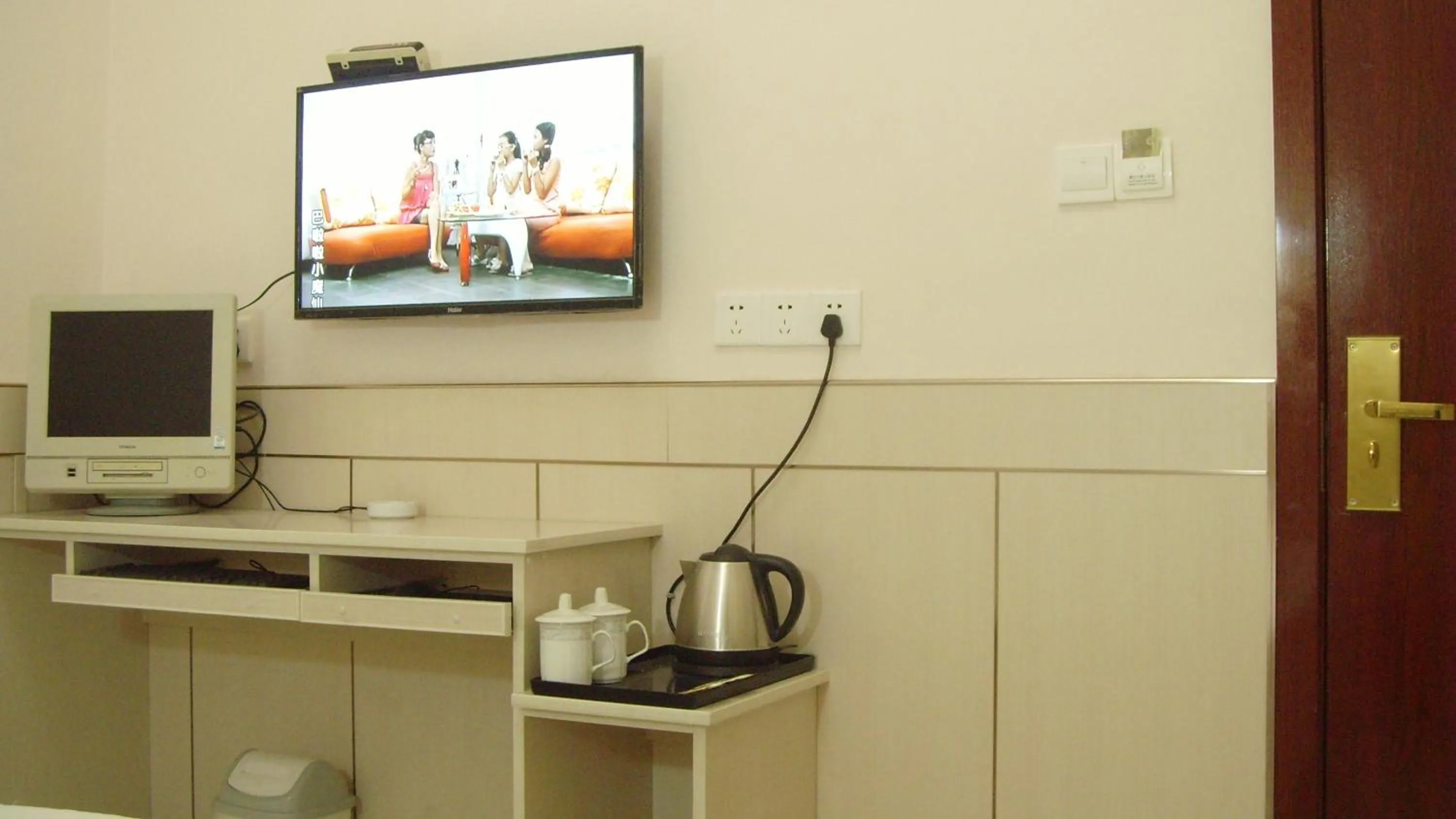 TV and multimedia in Qufu Garden Hotel