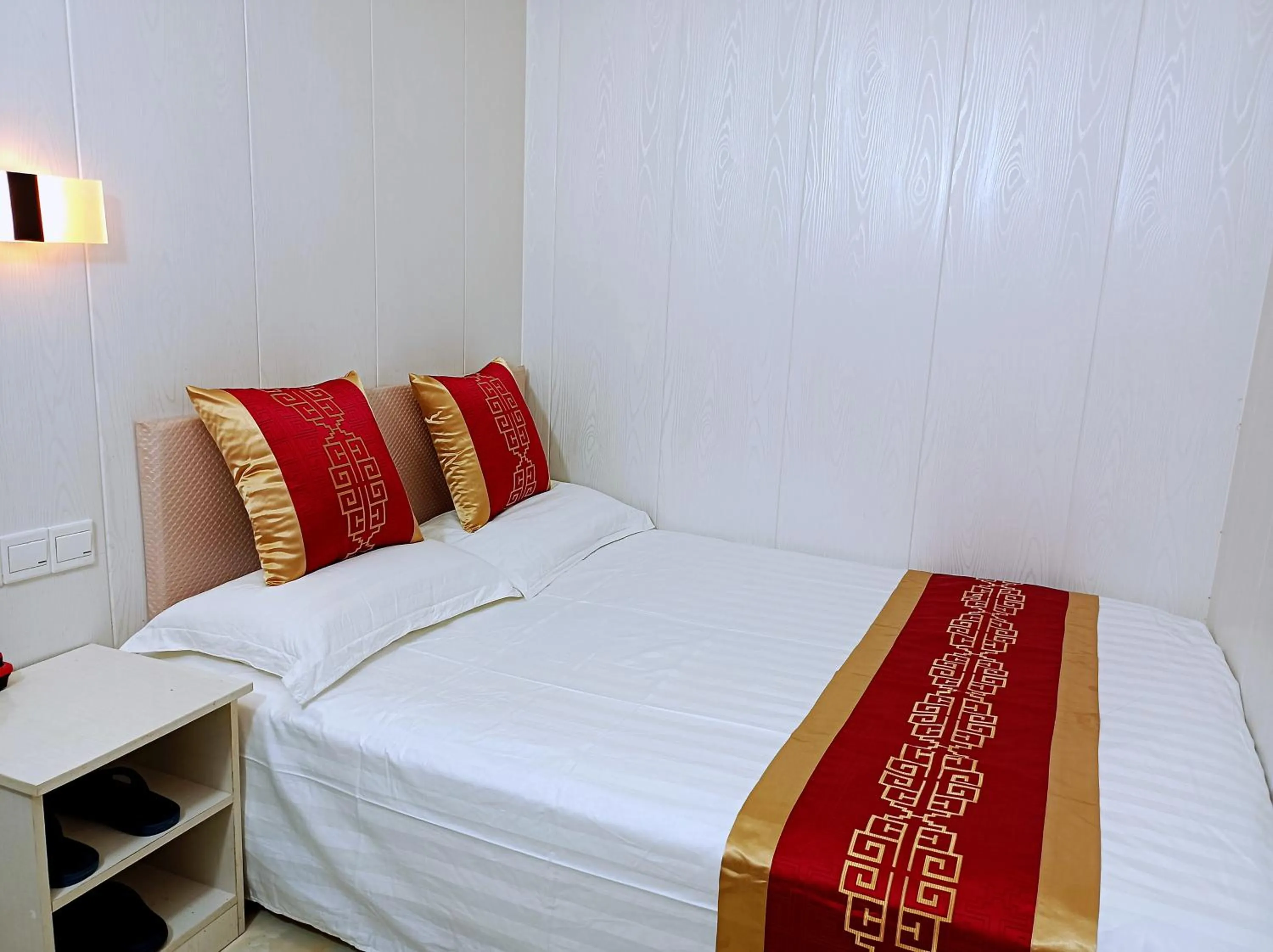 Property building, Bed in Qufu Garden Hotel